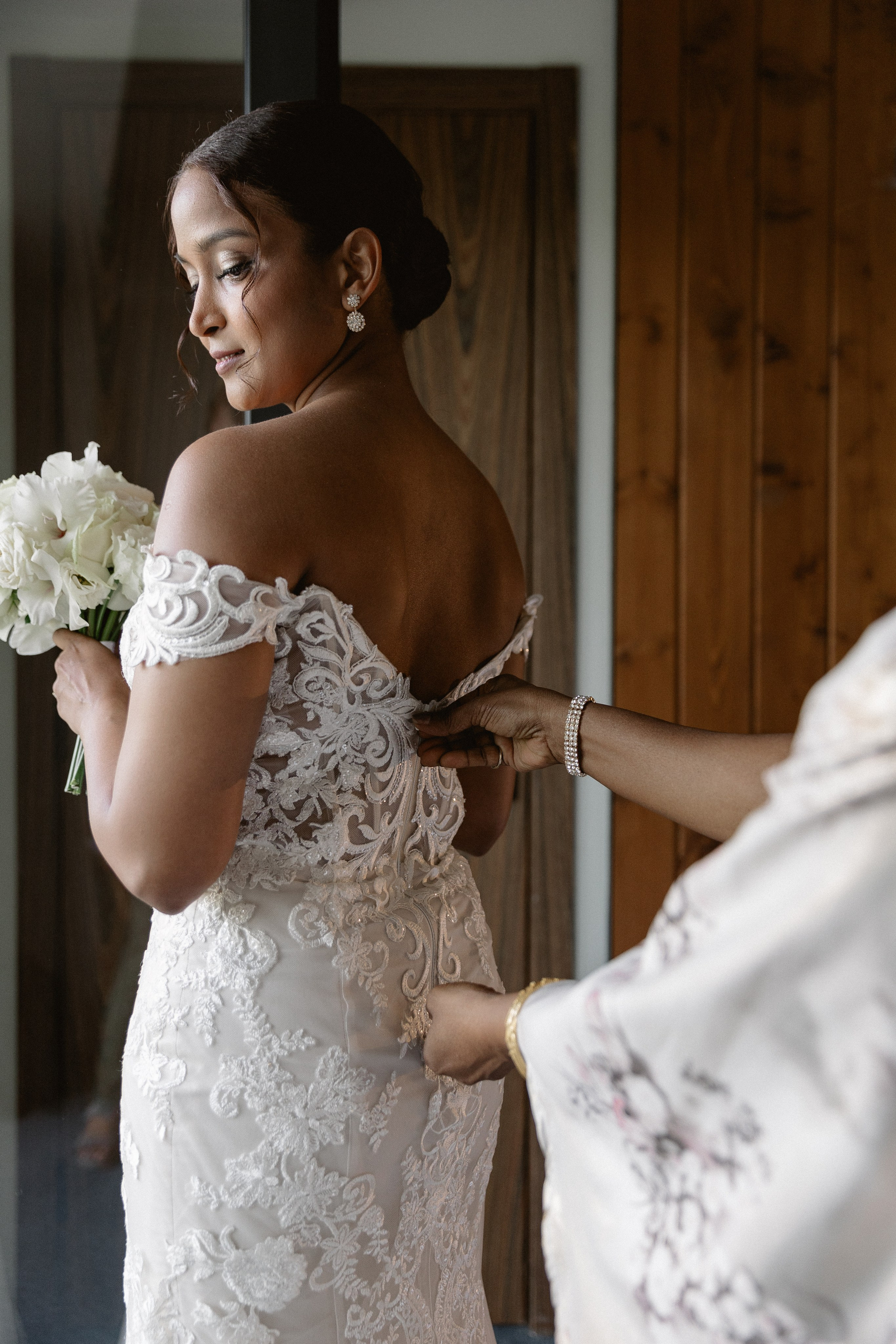 Thesakaya and Kevin. Photographer Anna Nazarenko