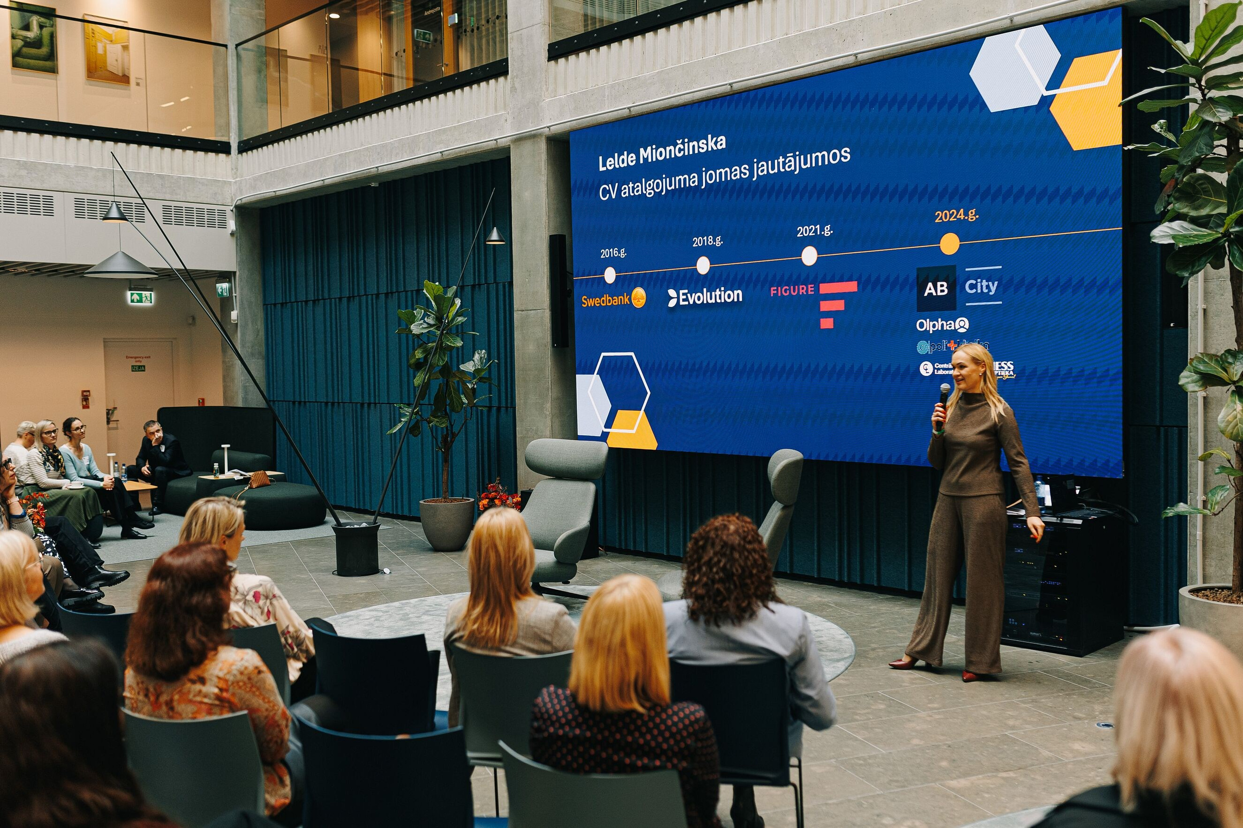 Atalgojuma brokastis SEB bankā