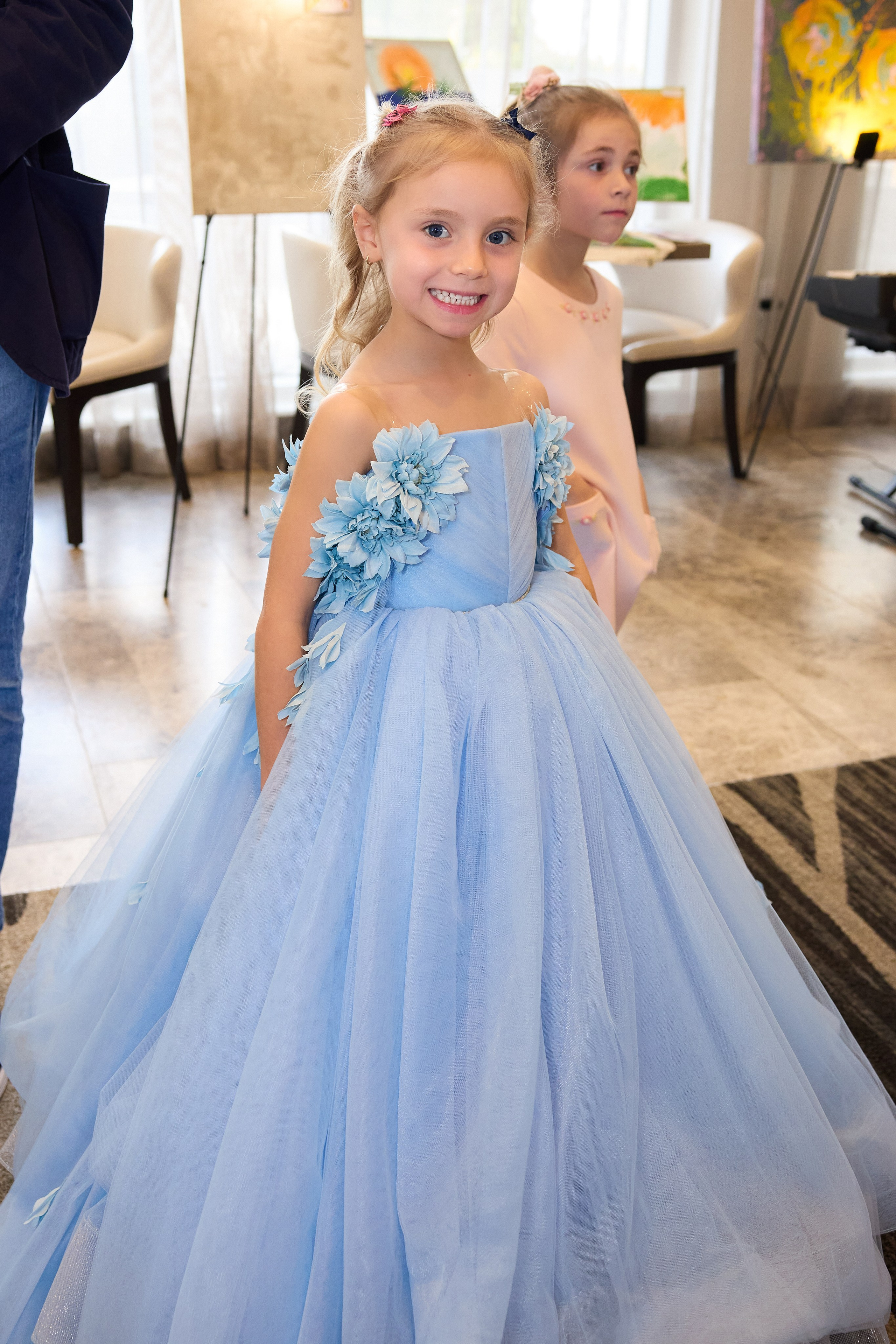 Авторская благотворительная художественная выставка Дианы Бортник. Фотограф Юлия Маковеева