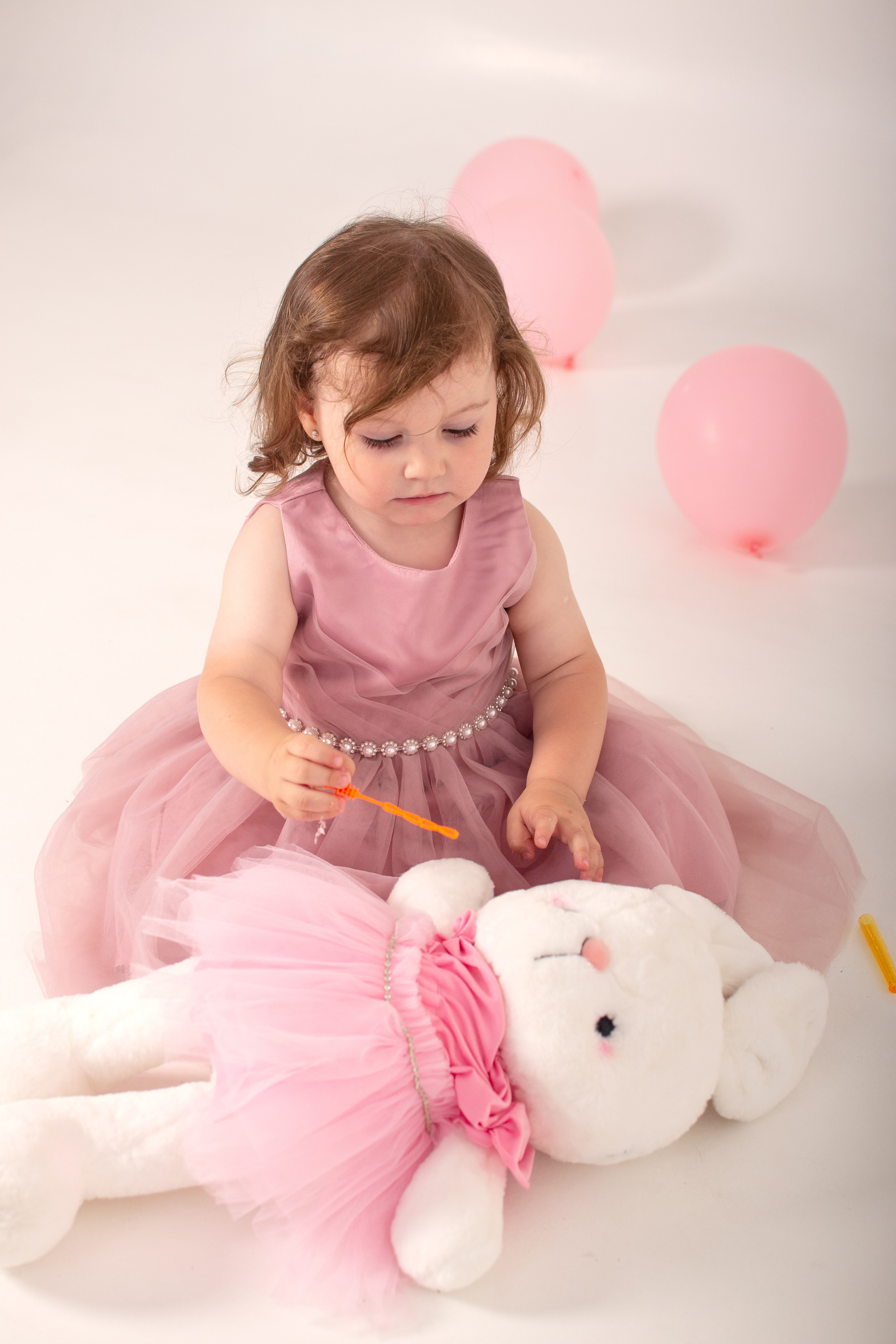 Фотосессия с пионами. Фотограф новорожденных в Темиртау и Караганде Любовь Жукова newborn