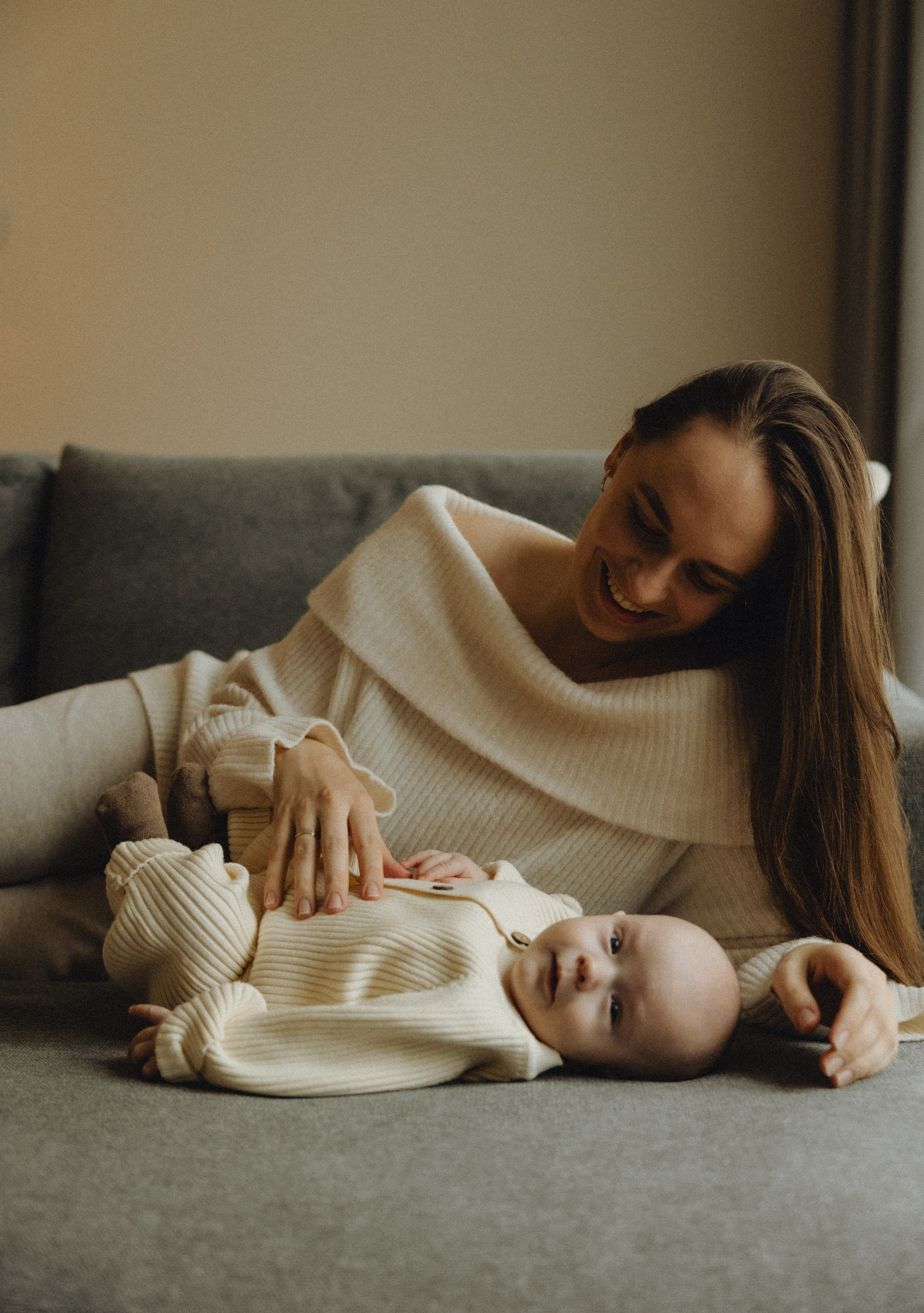 Naujagimio fotosesija namuose | 2025. Vestuvių ir šeimų fotografė Lena Bondarenko / belove photo