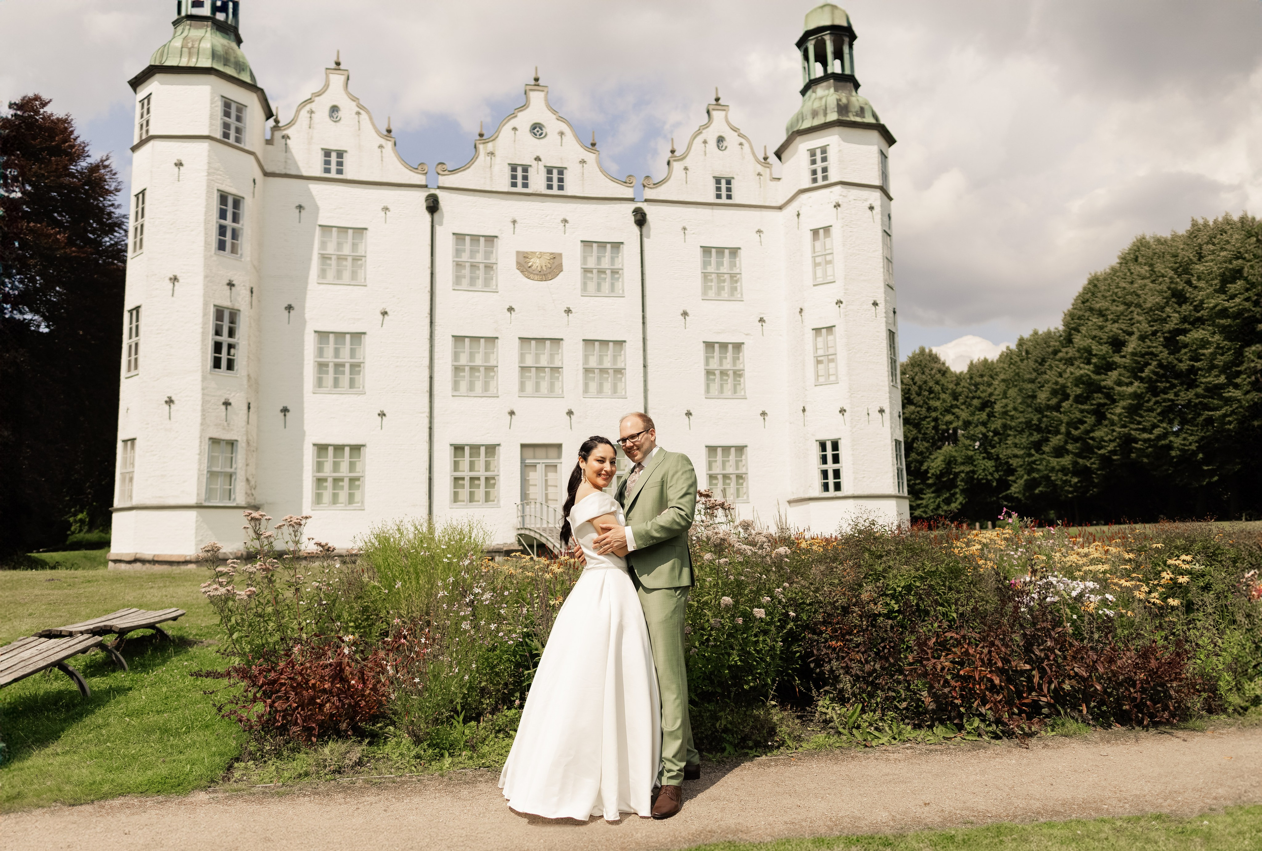 Hochzeitsfotografie im Schloss Ahrensburg | Zeitlose Eleganz in Schleswig-Holsteins Gärten. Hochzeitsfotograf und Hochzeitsvideograf aus Hamburg | Roka21Film