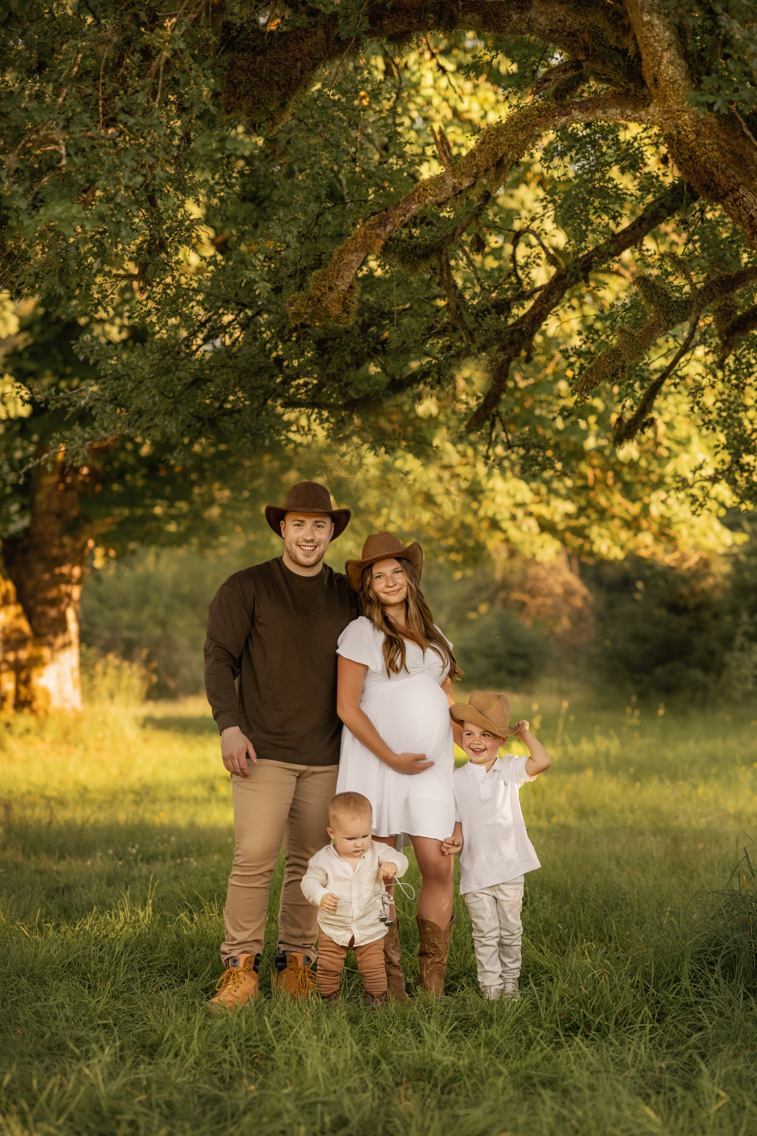 Family of Andrey & Valentina. Wedding & family photography in Seattle area. Helen Michelle photographer