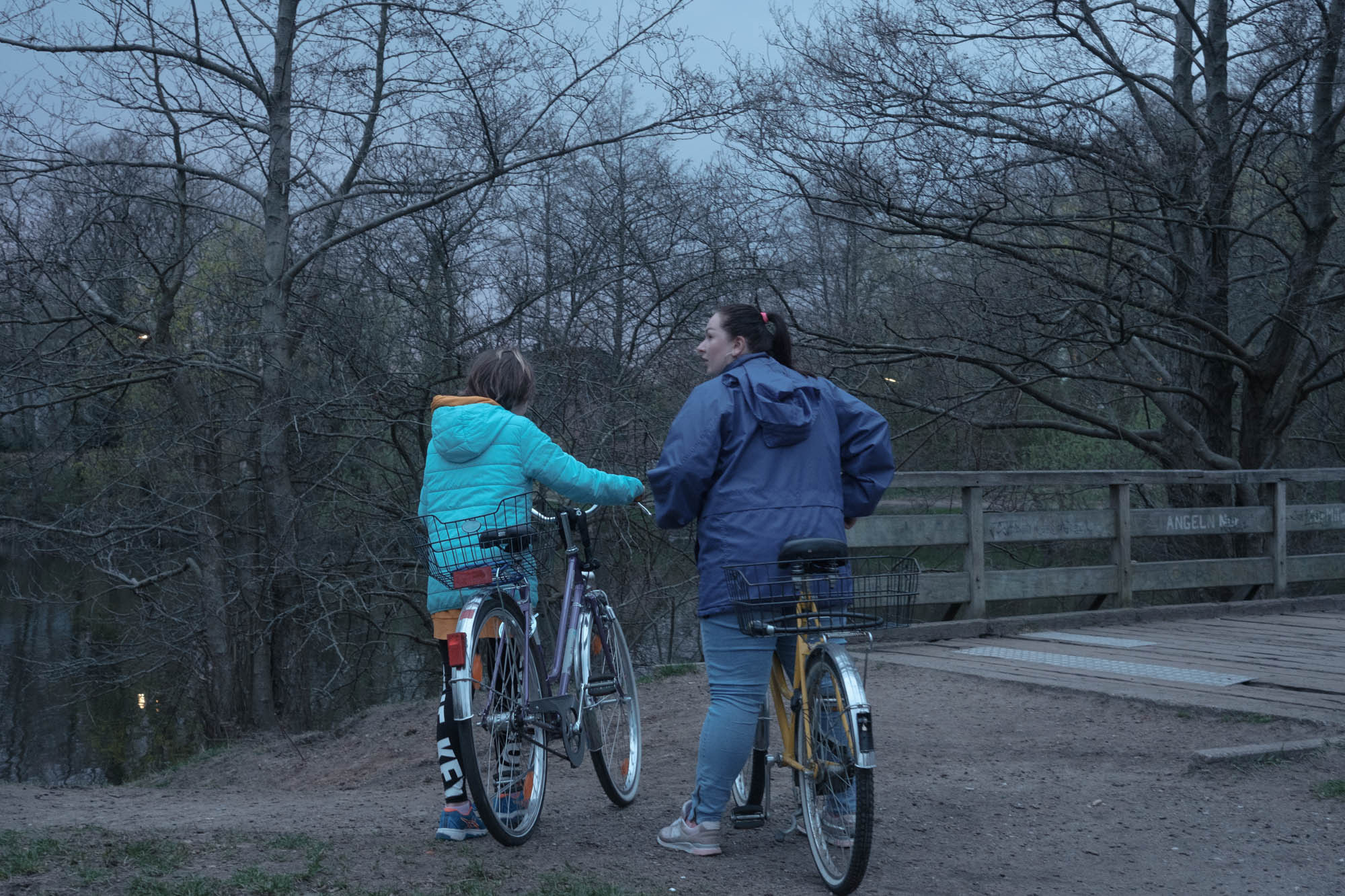 Lilia and Sabrina are having their evening cycling in Hamburg, 