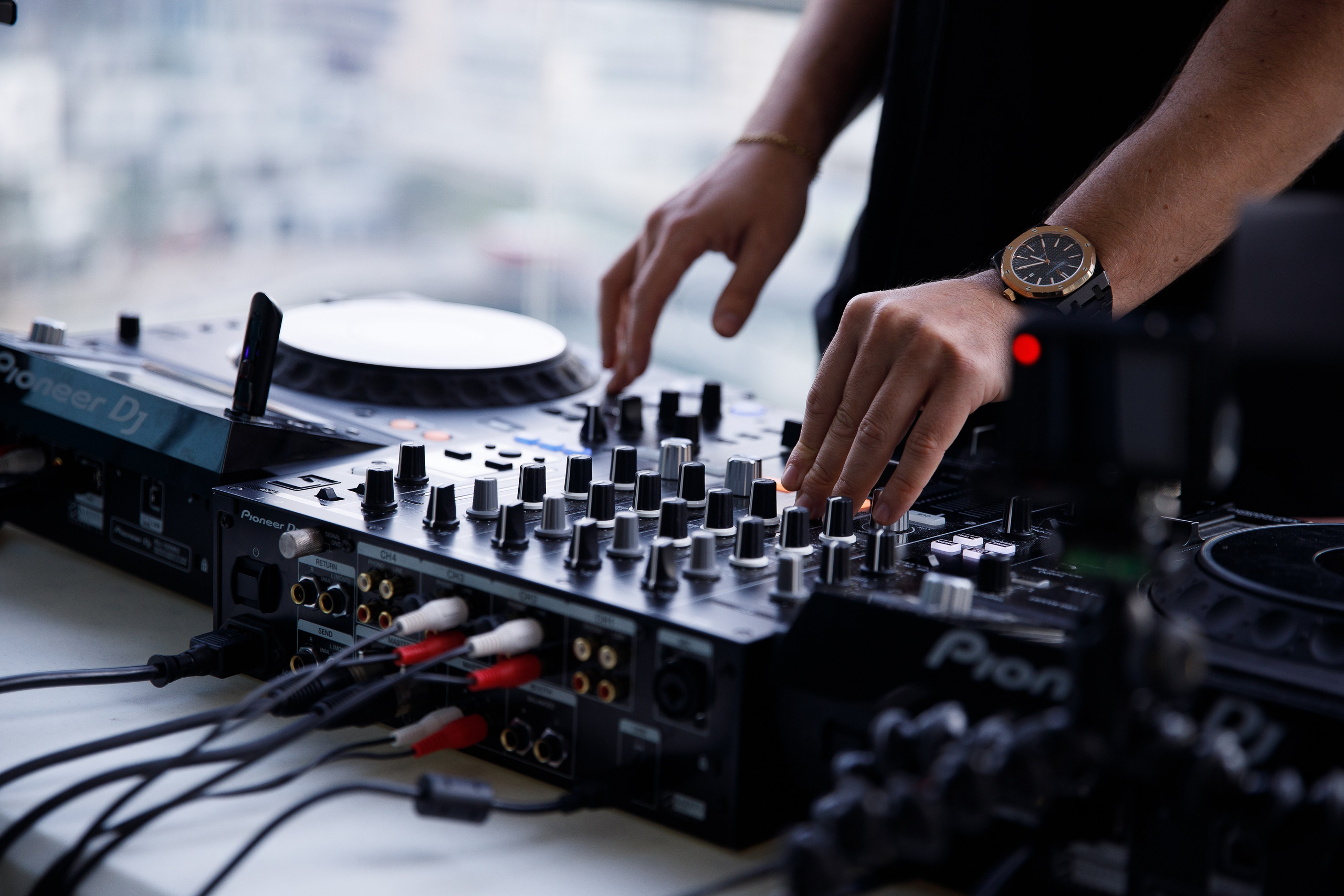 DJ. Photographer Anna Curly | Weddings and Events in Dubai