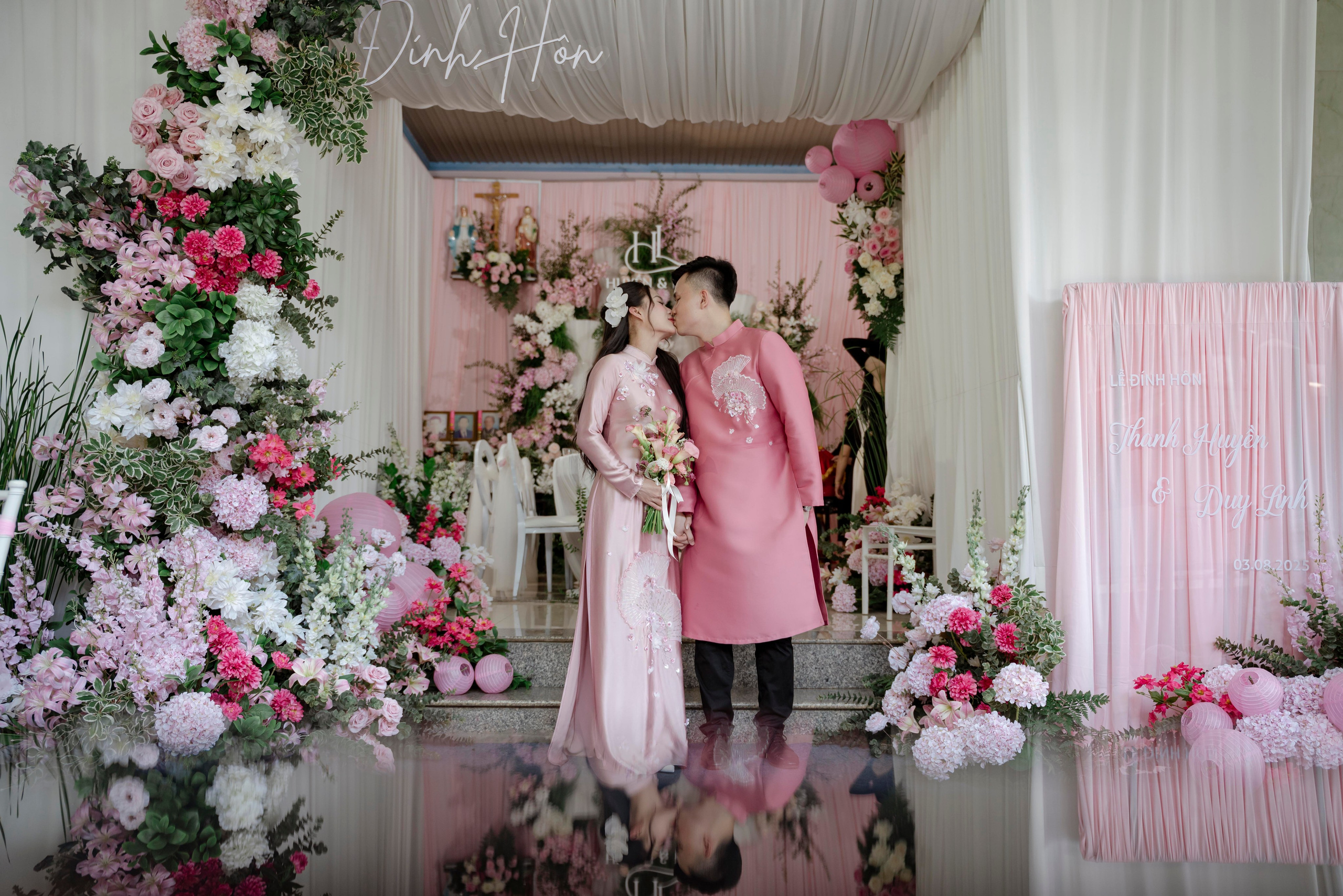 LINH & HUYEN. WEDDING PHOTOGRAPHER IN VIETNAM