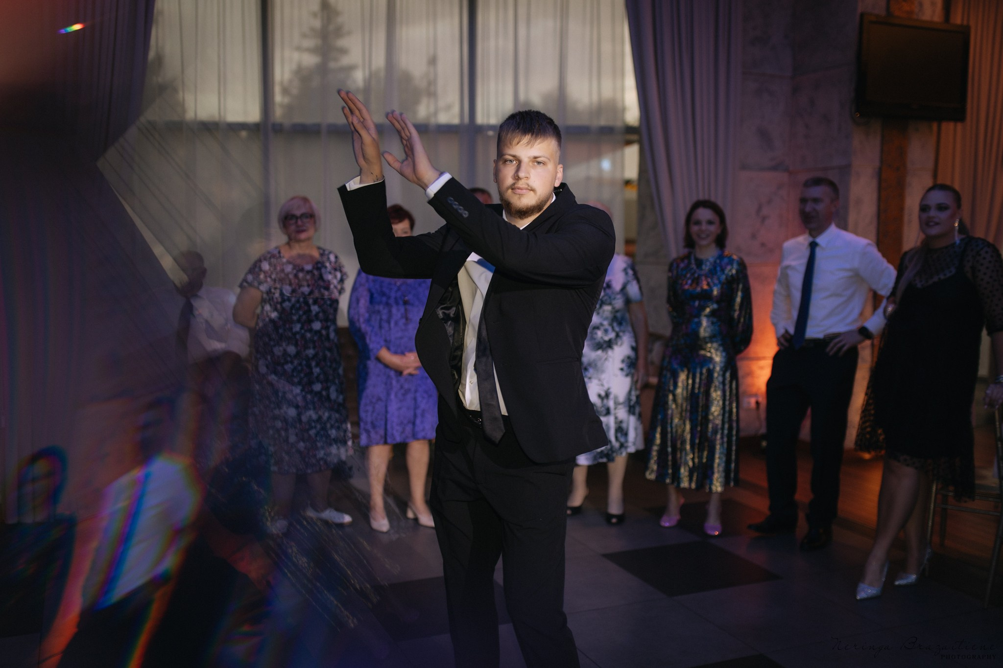 Vestuvinė fotosesija Kaune, Vienybės aikštėje, prie Lietuvos banko