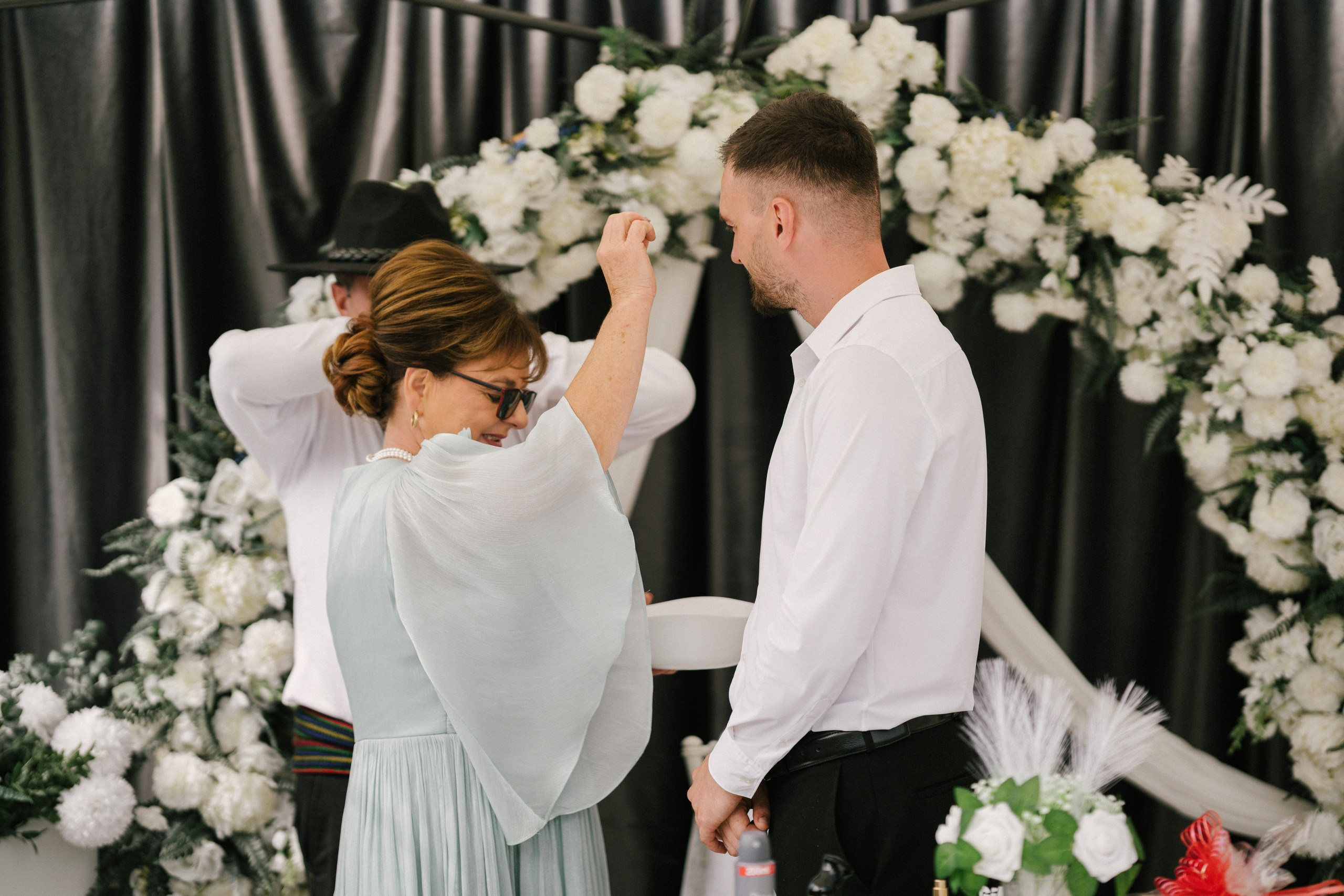 1. Mireasa Adriana în timpul pregătirilor de nuntă în Tudora Botoșani2. Costumul mirelui Ionuț fotografiat artistic în ziua nunții3. Prietenii mirelui la tradițiile de nuntă în Tudora4. Bărbieritul mirelui în cadrul obiceiurilor tradiționale de nuntă5. Fotografii de familie la biserică în ziua nunții6. Portret de familie cu mirii și copilul lor la nunta din Botoșani7. Primul dans al mirilor la Mariage Dor Baisa Botoșani8. Decor elegant de nuntă la Mariage Dor Baisa9. Emoții și tradiții la nunta din Tudora județul Botoșani10. Fotograf profesionist de nuntă în Botoșani surprinzând momente autentice - otograf-nunta-botosanifotograf-evenimente-botosanifotograf-profesionist-botosanifotograf-nunta-tudoranunta-tudora-botosanisedinta-foto-nunta-botosanipoze-nunta-botosanifotografii-nunta-tudorafotograf-cununie-religioasa-botosanibiserica-sfintii-imparati-constantin-si-elena-tudoramariage-dor-baisa-botosanirestaurant-nunta-botosanidansul-mirilor-mariage-dorpregatiri-mire-botosanipregatiri-mireasa-botosanitraditii-nunta-moldovaobiceiuri-nunta-tudorafotograf-familie-nunta-botosaniportret-miri-botosanigalerie-foto-nunta-botosanialbum-foto-nunta-botosaninunta-eleganta-botosaninunta-cu-traditii-botosanifotograf-premium-nunta-botosaniservicii-foto-video-botosanipoveste-de-nunta-botosanifotograf-documentar-nuntafotograf-natural-emotionalmiri-ionut-si-adriananunta-autentica-tudora -otograf-nunta-botosanifotograf-nunta-tudoranunta-tudora-botosanifotograf-evenimente-botosanifotograf-profesionist-botosaniservicii-foto-video-botosanigalerie-foto-nunta-botosanialbum-foto-nunta-botosani - nunta-autentica-botosaninunta-cu-traditii-botosanipoveste-de-nunta-botosanifotografii-emotionante-nuntamomente-autentice-nuntafotografie-documentara-nuntafotograf-natural-nunta- pregatiri-miri-tudorabiserica-tudora-botosanicununie-religioasa-tudoramariage-dor-baisa-botosanipetrecere-nunta-botosanivalsul-mirilor-botosani - alino-foto-studio-botosaniionut-si-adriana-nunta-tudorafotograf-alin-chirila-botosani
