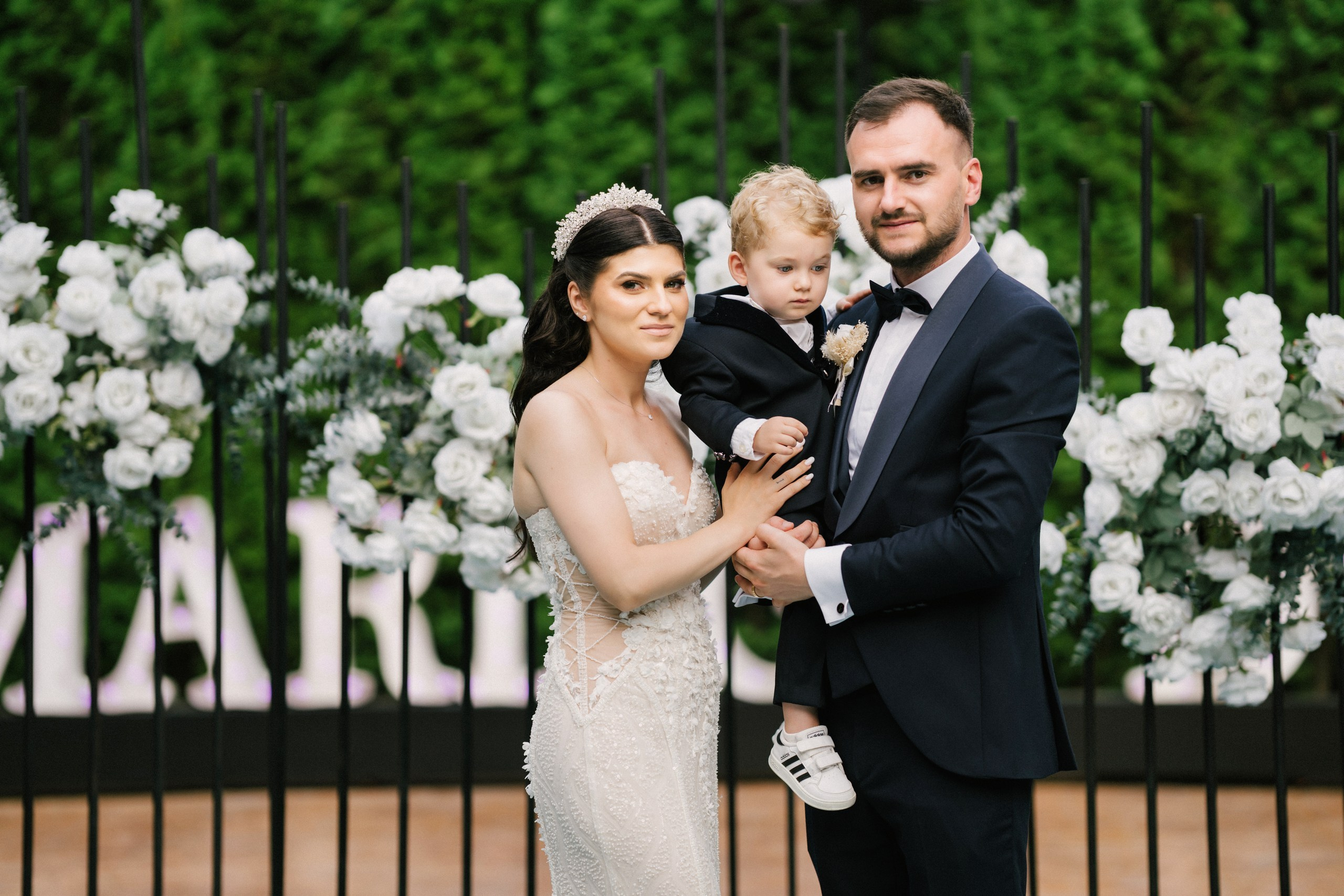 1. Mireasa Adriana în timpul pregătirilor de nuntă în Tudora Botoșani2. Costumul mirelui Ionuț fotografiat artistic în ziua nunții3. Prietenii mirelui la tradițiile de nuntă în Tudora4. Bărbieritul mirelui în cadrul obiceiurilor tradiționale de nuntă5. Fotografii de familie la biserică în ziua nunții6. Portret de familie cu mirii și copilul lor la nunta din Botoșani7. Primul dans al mirilor la Mariage Dor Baisa Botoșani8. Decor elegant de nuntă la Mariage Dor Baisa9. Emoții și tradiții la nunta din Tudora județul Botoșani10. Fotograf profesionist de nuntă în Botoșani surprinzând momente autentice - otograf-nunta-botosanifotograf-evenimente-botosanifotograf-profesionist-botosanifotograf-nunta-tudoranunta-tudora-botosanisedinta-foto-nunta-botosanipoze-nunta-botosanifotografii-nunta-tudorafotograf-cununie-religioasa-botosanibiserica-sfintii-imparati-constantin-si-elena-tudoramariage-dor-baisa-botosanirestaurant-nunta-botosanidansul-mirilor-mariage-dorpregatiri-mire-botosanipregatiri-mireasa-botosanitraditii-nunta-moldovaobiceiuri-nunta-tudorafotograf-familie-nunta-botosaniportret-miri-botosanigalerie-foto-nunta-botosanialbum-foto-nunta-botosaninunta-eleganta-botosaninunta-cu-traditii-botosanifotograf-premium-nunta-botosaniservicii-foto-video-botosanipoveste-de-nunta-botosanifotograf-documentar-nuntafotograf-natural-emotionalmiri-ionut-si-adriananunta-autentica-tudora -otograf-nunta-botosanifotograf-nunta-tudoranunta-tudora-botosanifotograf-evenimente-botosanifotograf-profesionist-botosaniservicii-foto-video-botosanigalerie-foto-nunta-botosanialbum-foto-nunta-botosani - nunta-autentica-botosaninunta-cu-traditii-botosanipoveste-de-nunta-botosanifotografii-emotionante-nuntamomente-autentice-nuntafotografie-documentara-nuntafotograf-natural-nunta- pregatiri-miri-tudorabiserica-tudora-botosanicununie-religioasa-tudoramariage-dor-baisa-botosanipetrecere-nunta-botosanivalsul-mirilor-botosani - alino-foto-studio-botosaniionut-si-adriana-nunta-tudorafotograf-alin-chirila-botosani