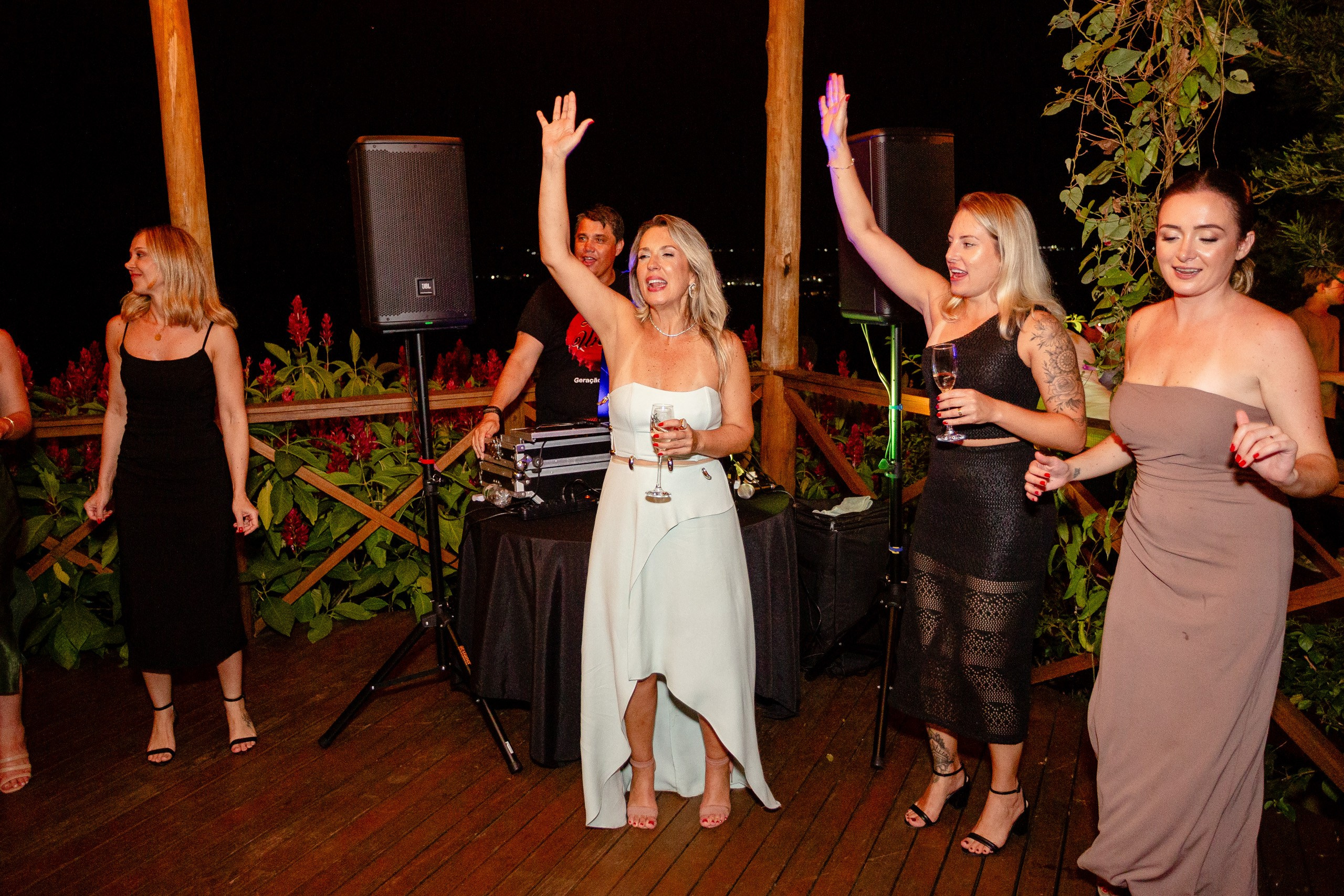 Comemoração de aniversário em uma vinícola no pôr do sol — Ivana Oleskovicz