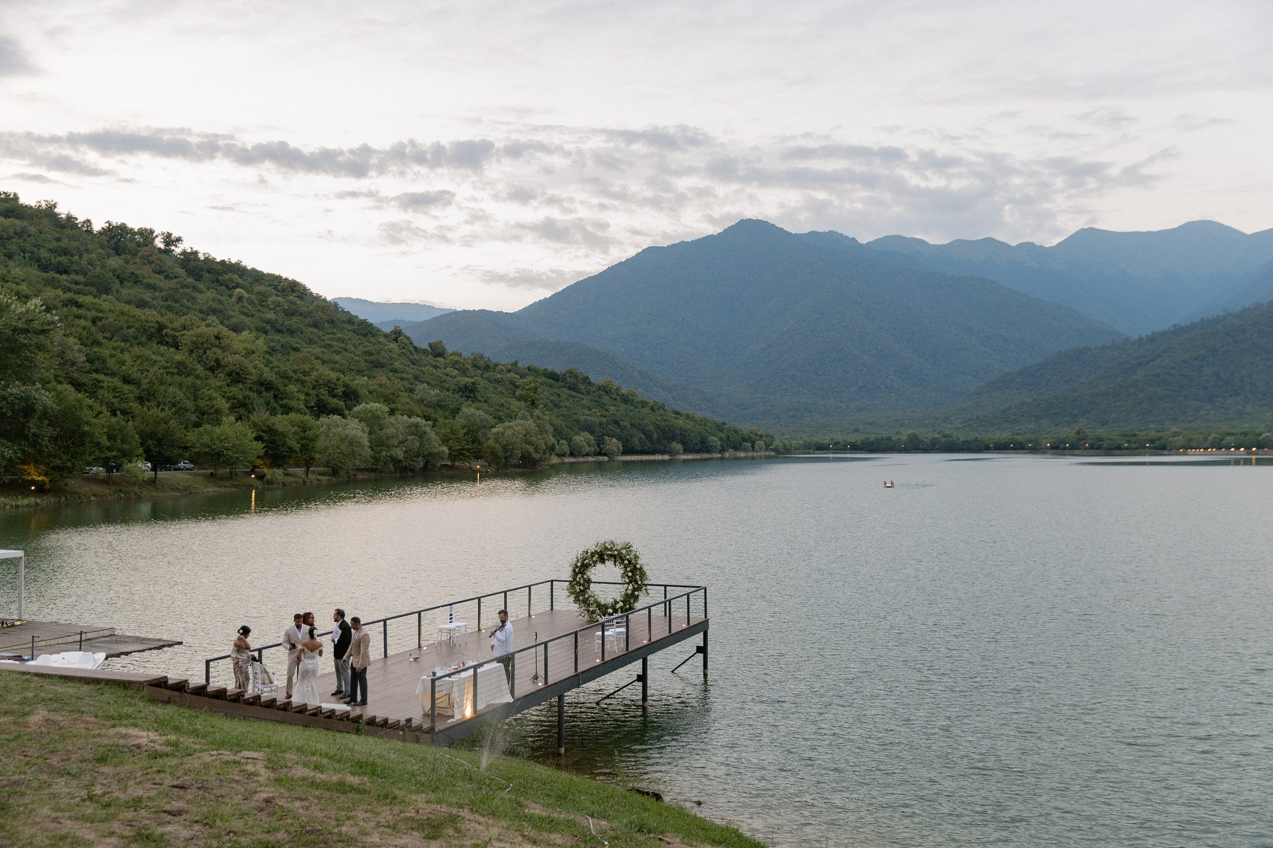 Thesakaya and Kevin. Photographer Anna Nazarenko