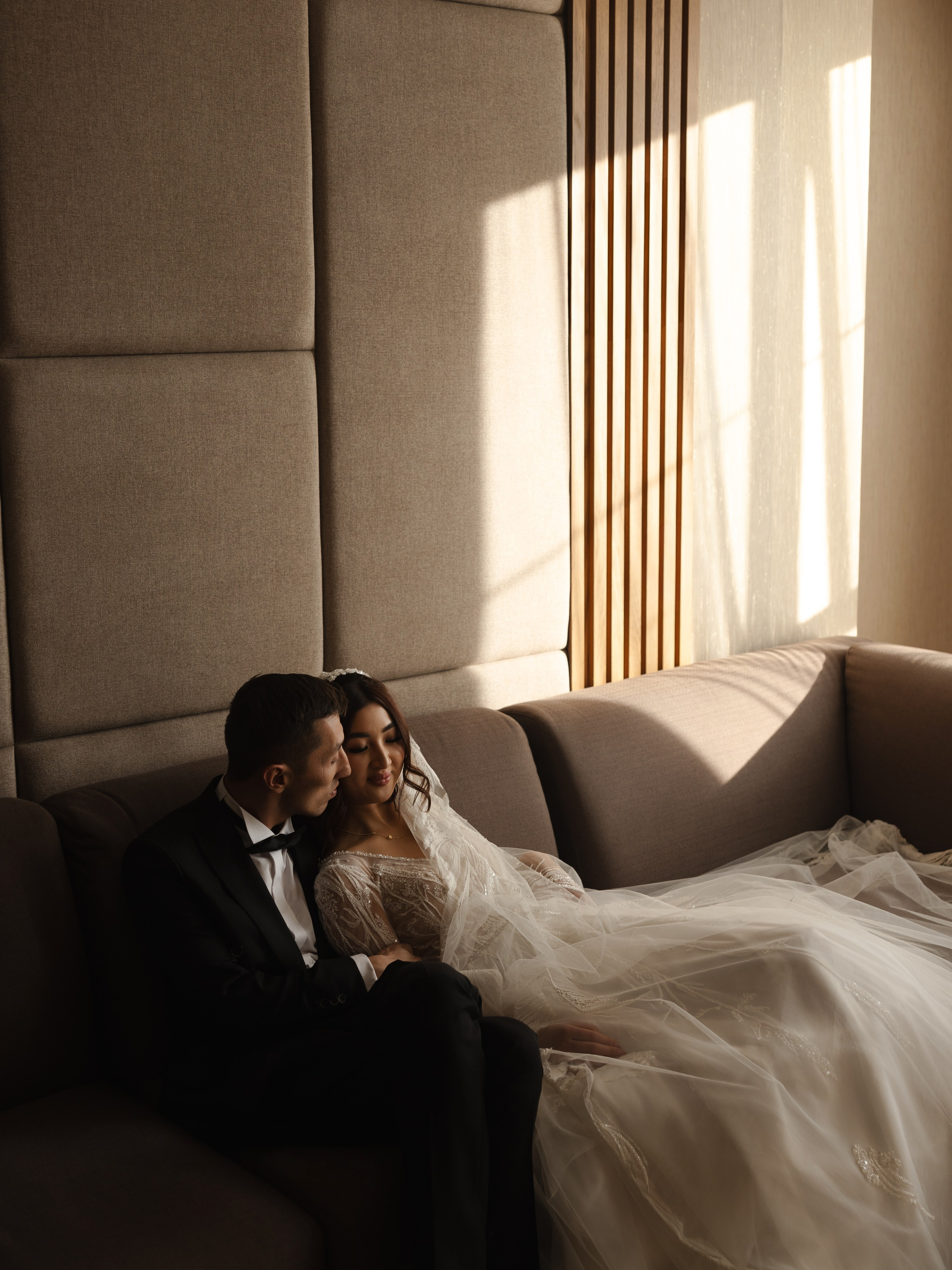 Manas & Zhanara in hotel Sofia. Азимжан Нуритдинходжаев — свадебный фотограф