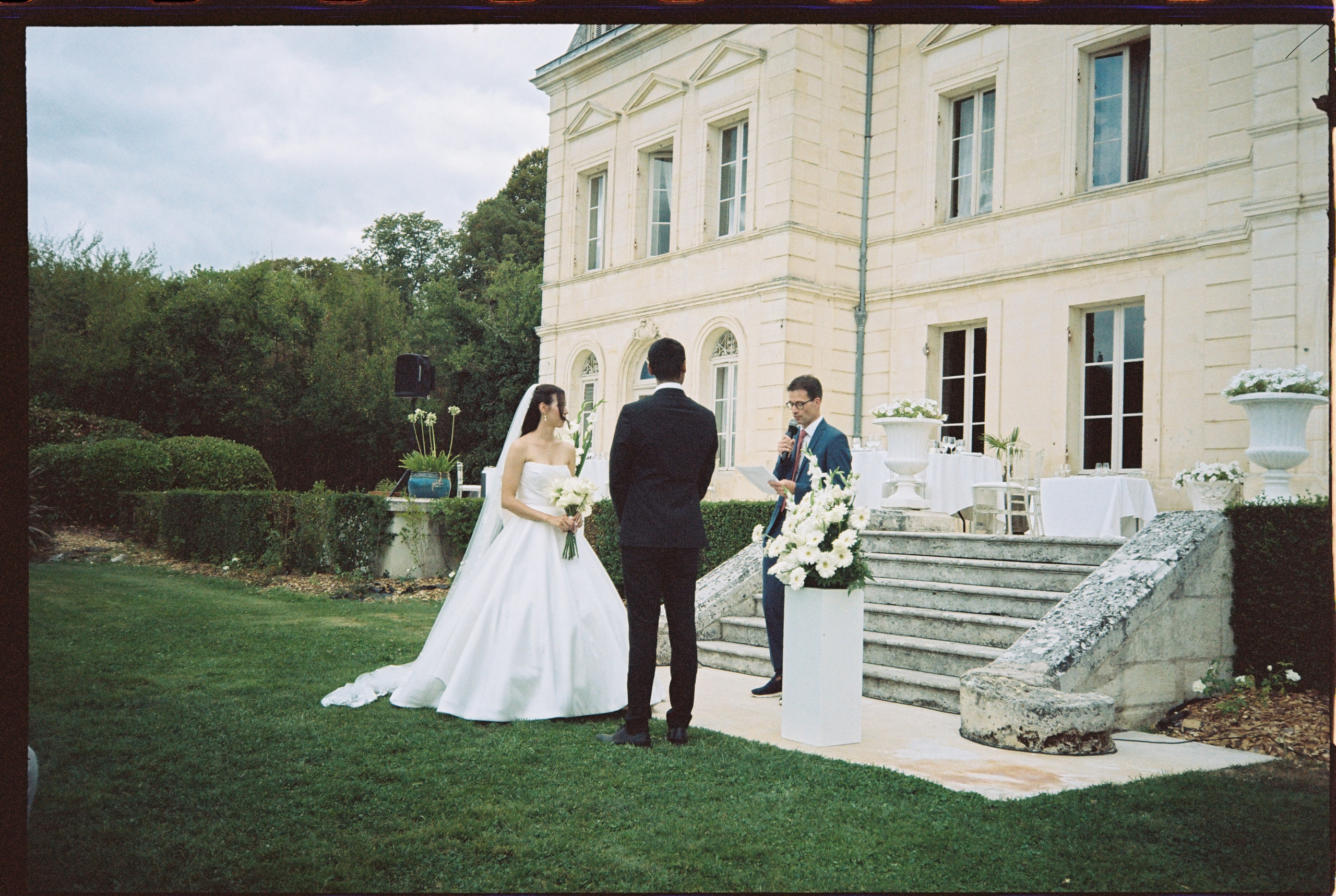 Wedding in a French Château | Destination Wedding Photography. Wedding photographer in Italy