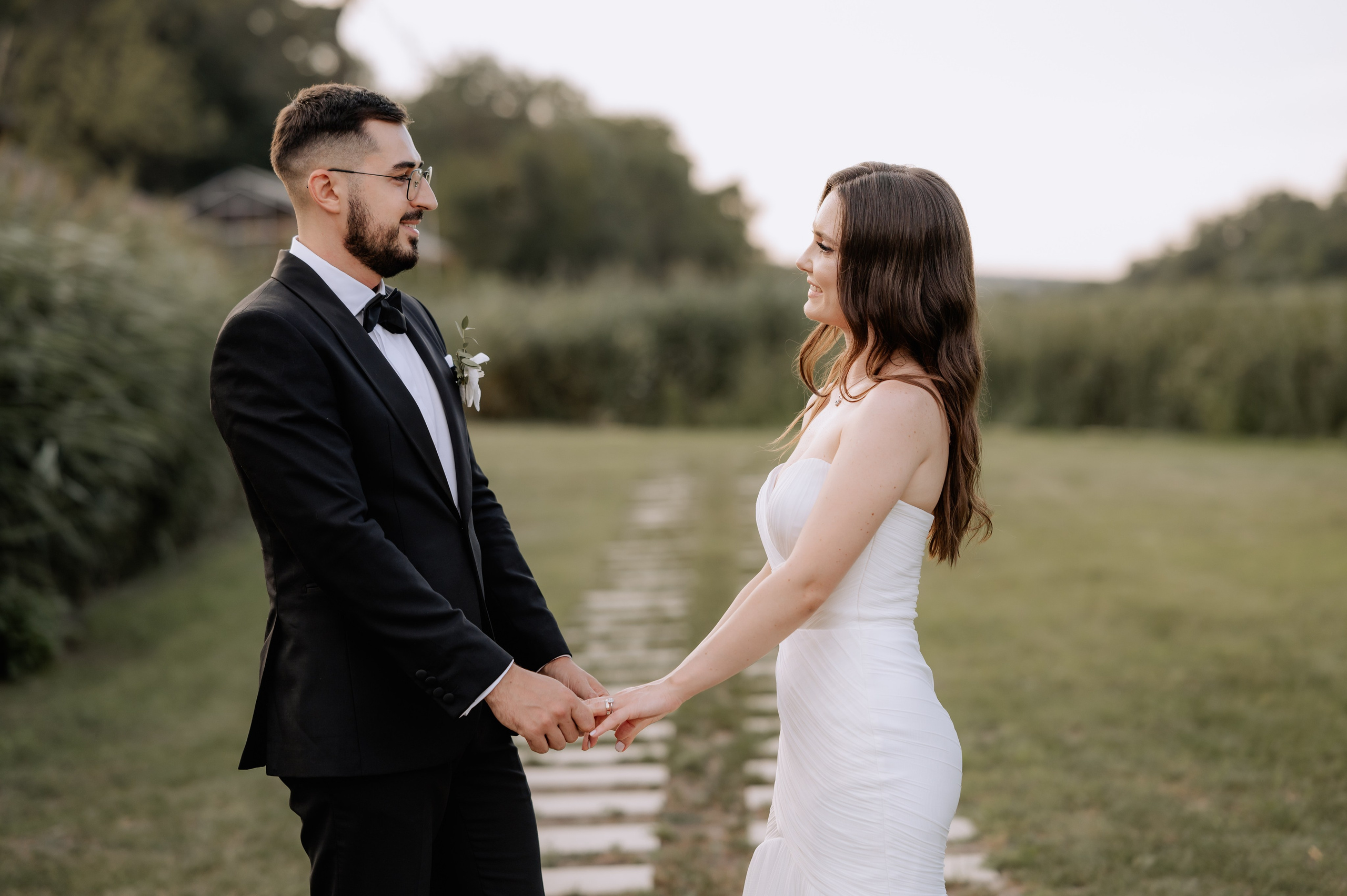 Cununie civila in aer liber , artificii de zi colorate , decor nunta , nunta la Hotel Traian. Proud Vision Weddings | Wedding Photography & Film — Servicii profesionale Foto Video Nunta Iasi