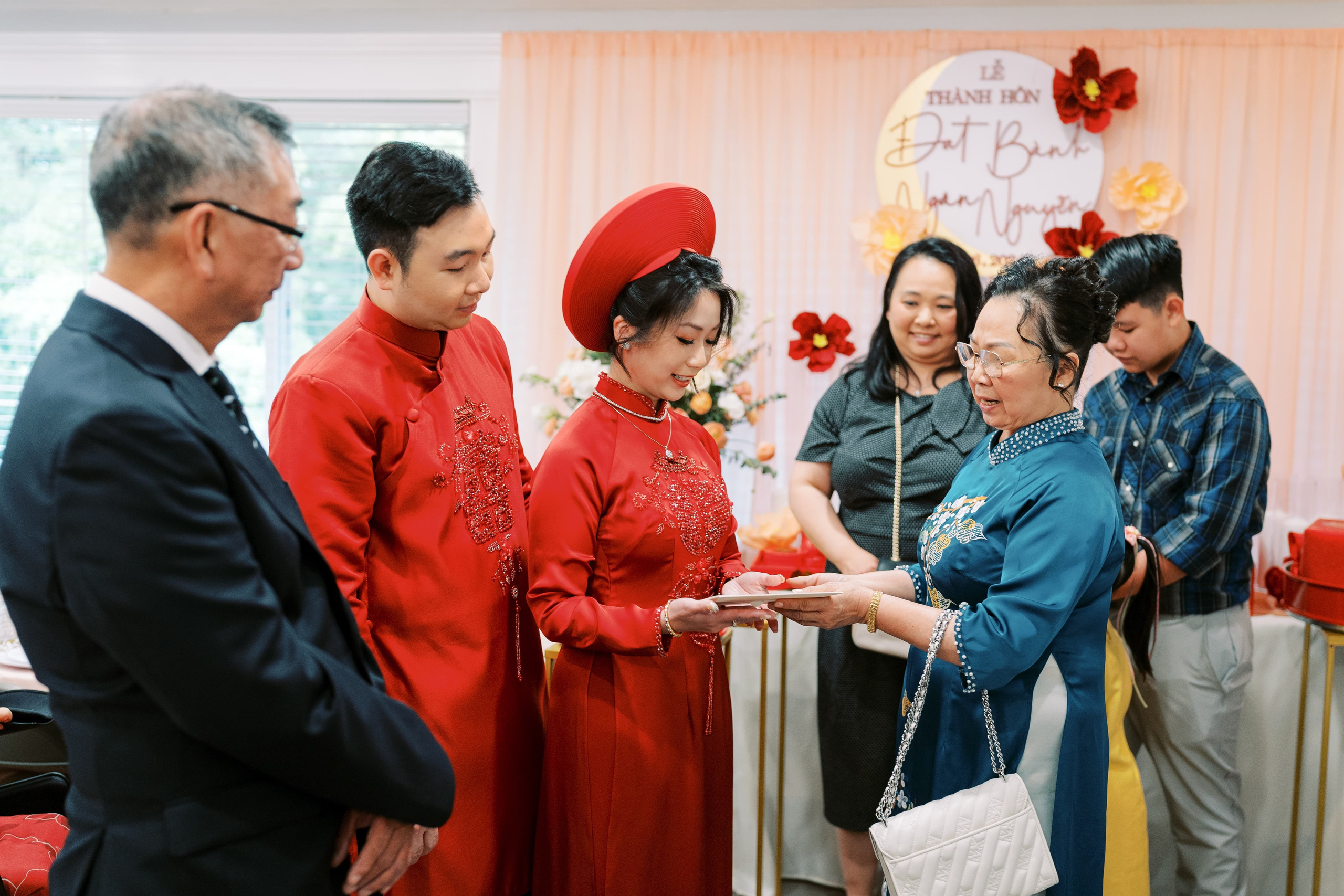 Vietnamese Tea Ceremony. Bellevue, WA. July 2024. EVAN ARISTOV WEDDING PHOTOGRAPHY — Seattle Wedding Photographer