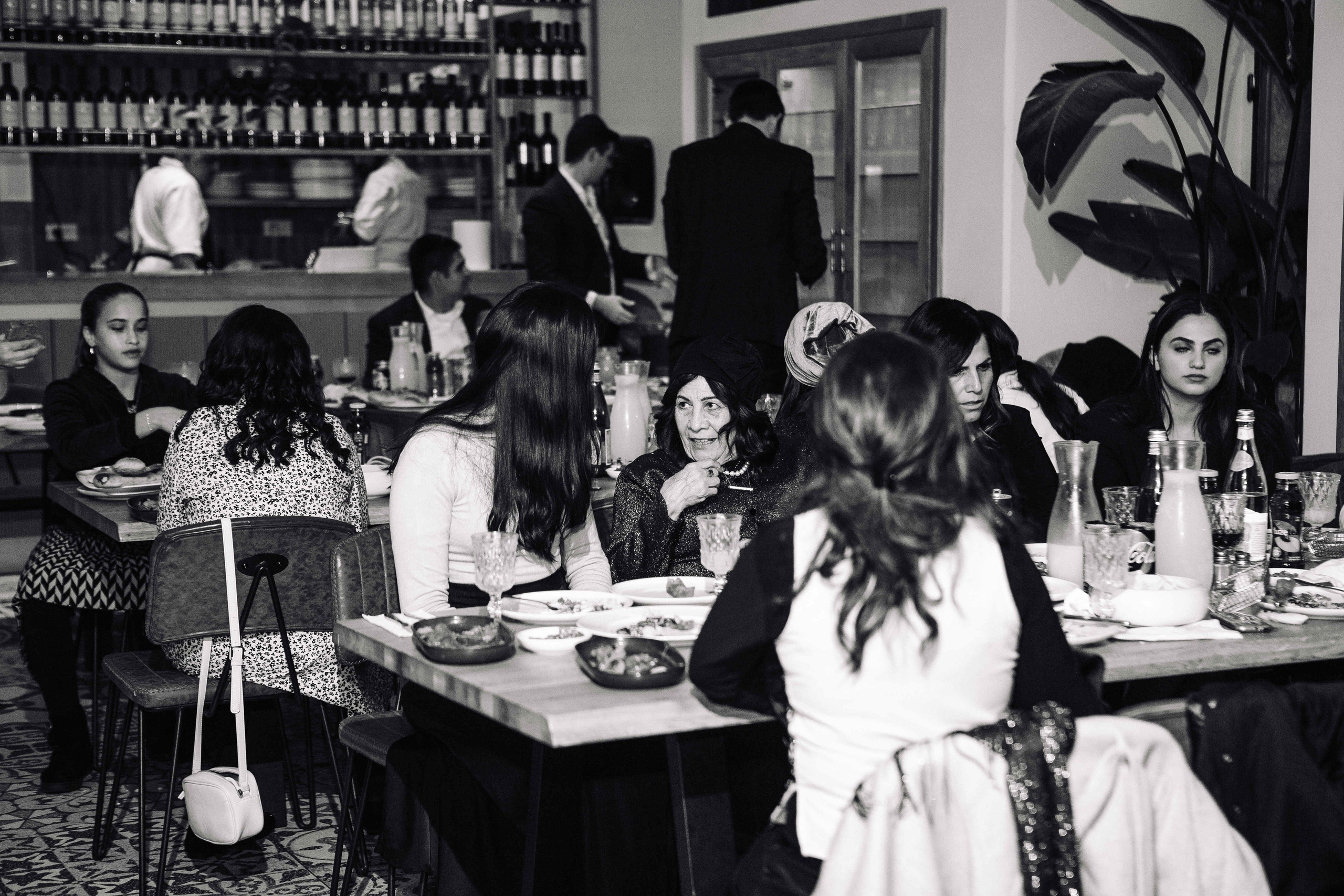 PARTY IN A RESTAURANT WITH THE WHOLE FAMILY. Https://shi-photo.com/