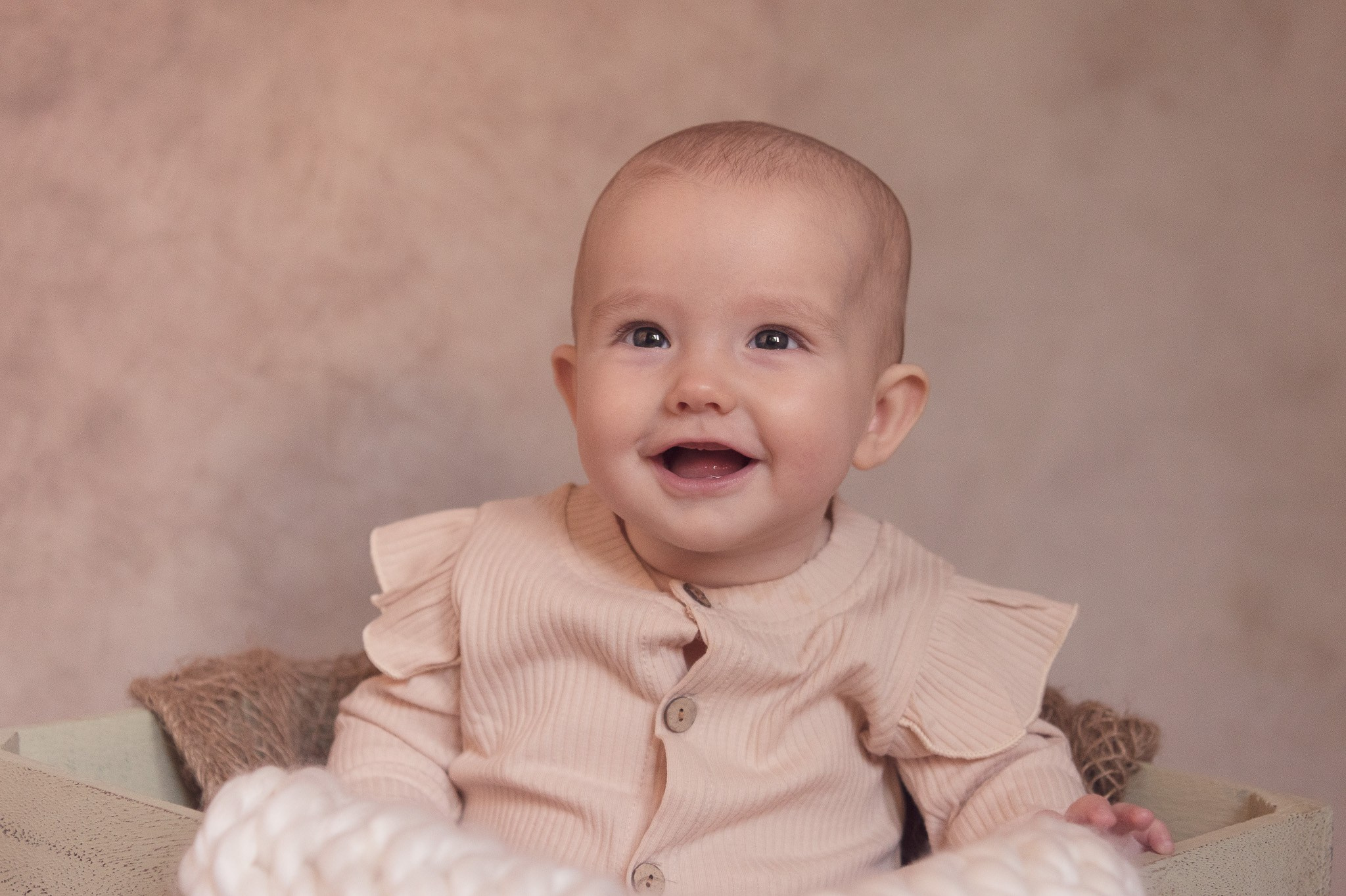 Emmi 6 Months. Maternity Newborn and Family photographer Hamburg Claire Hambley