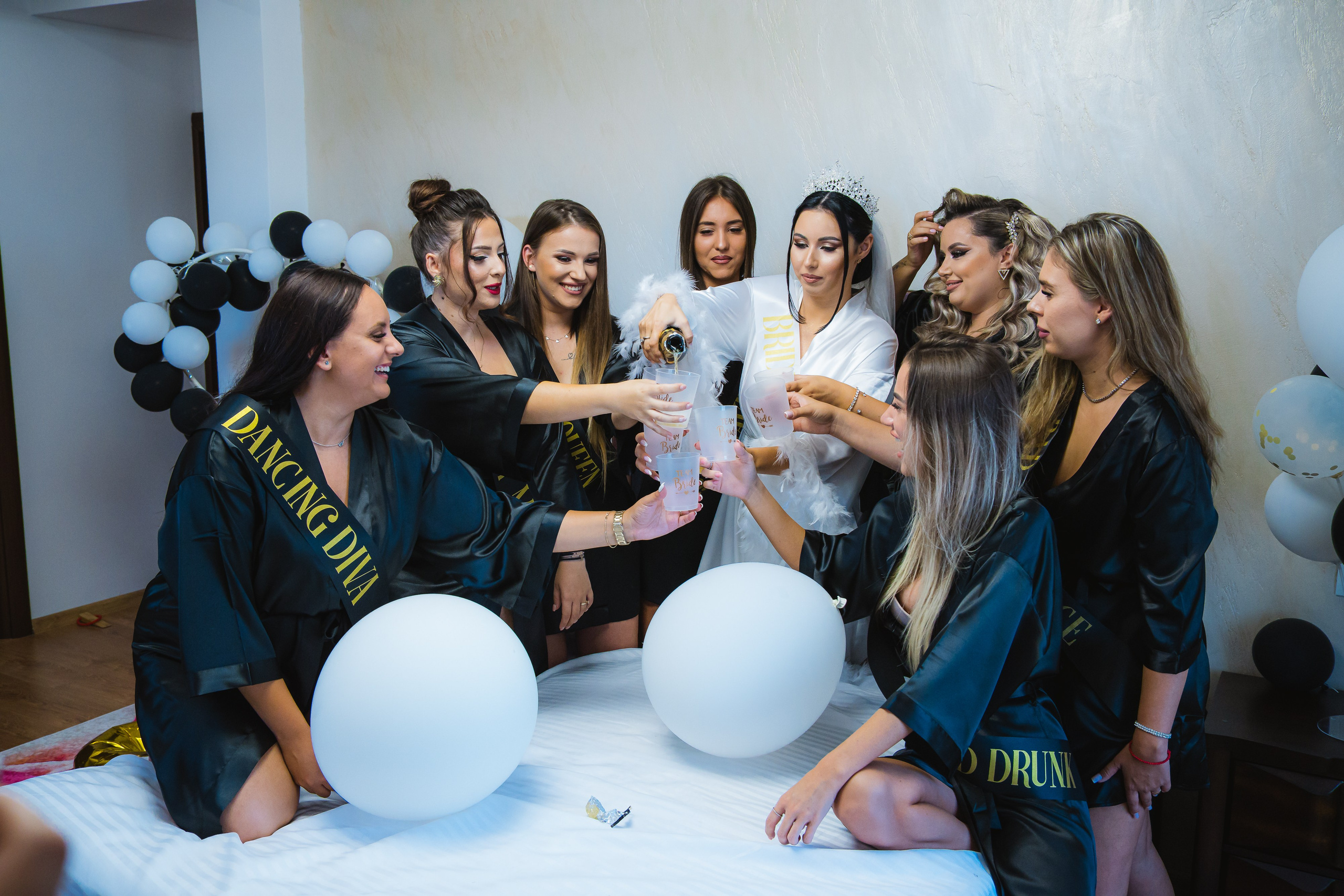 Bella & Adi. Foto Studio — Fotograf de evenimente, nunti, botezuri, portrete