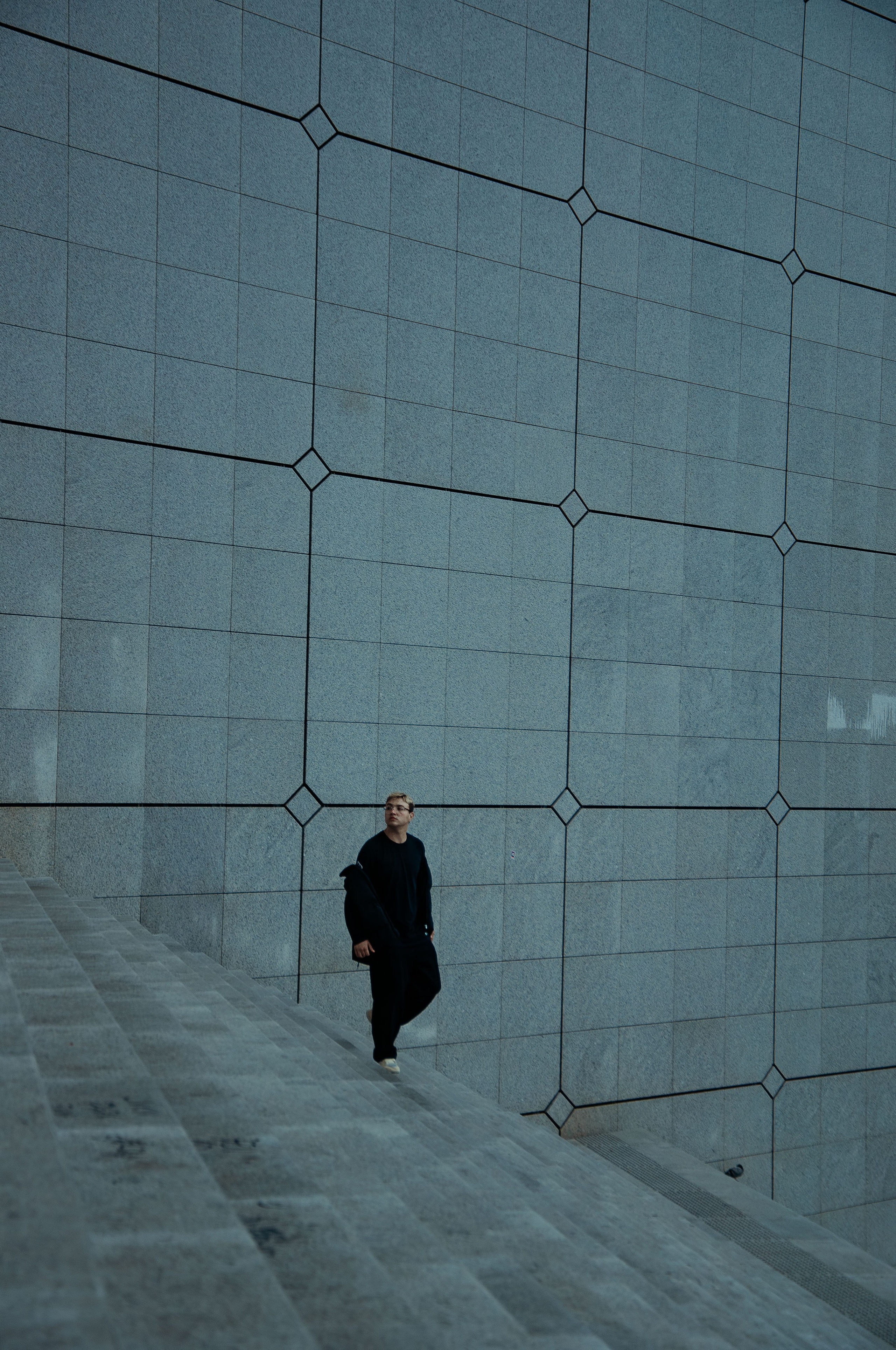 Мужская фотосессия в урбанистичном Париже. Фотограф в Париже Полина Осипова