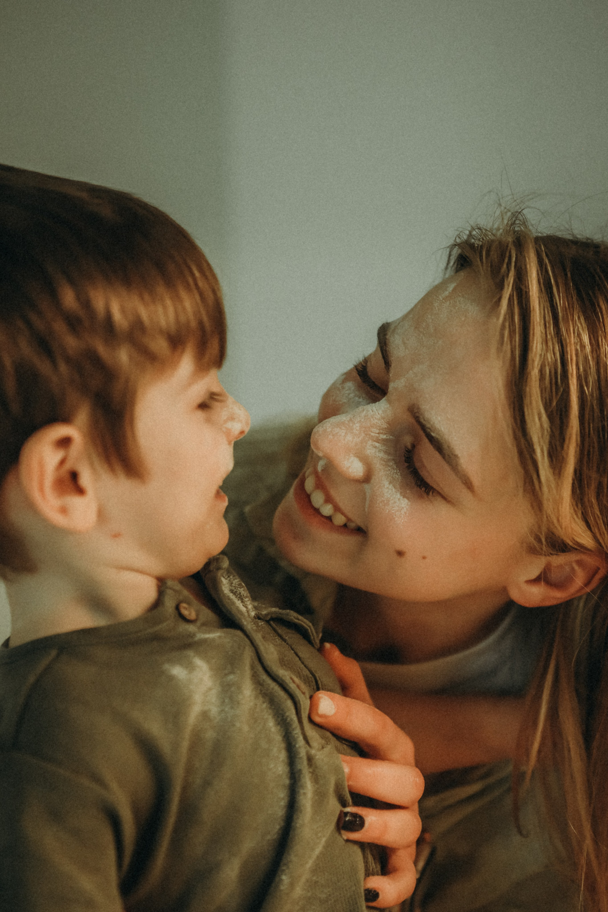 Familie zu Hause. Fotografin Wien Alona Kim