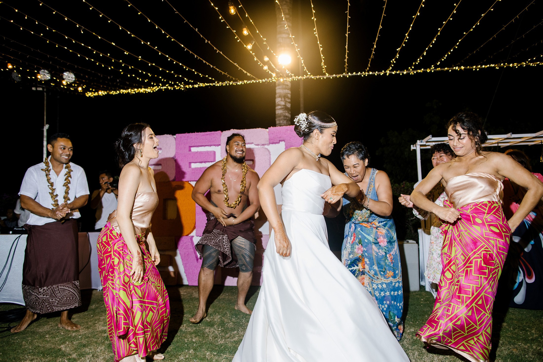 Big funny wedding with guests in paradise Bali island. Get.it.feel — Aesthetic Photography and Videography
