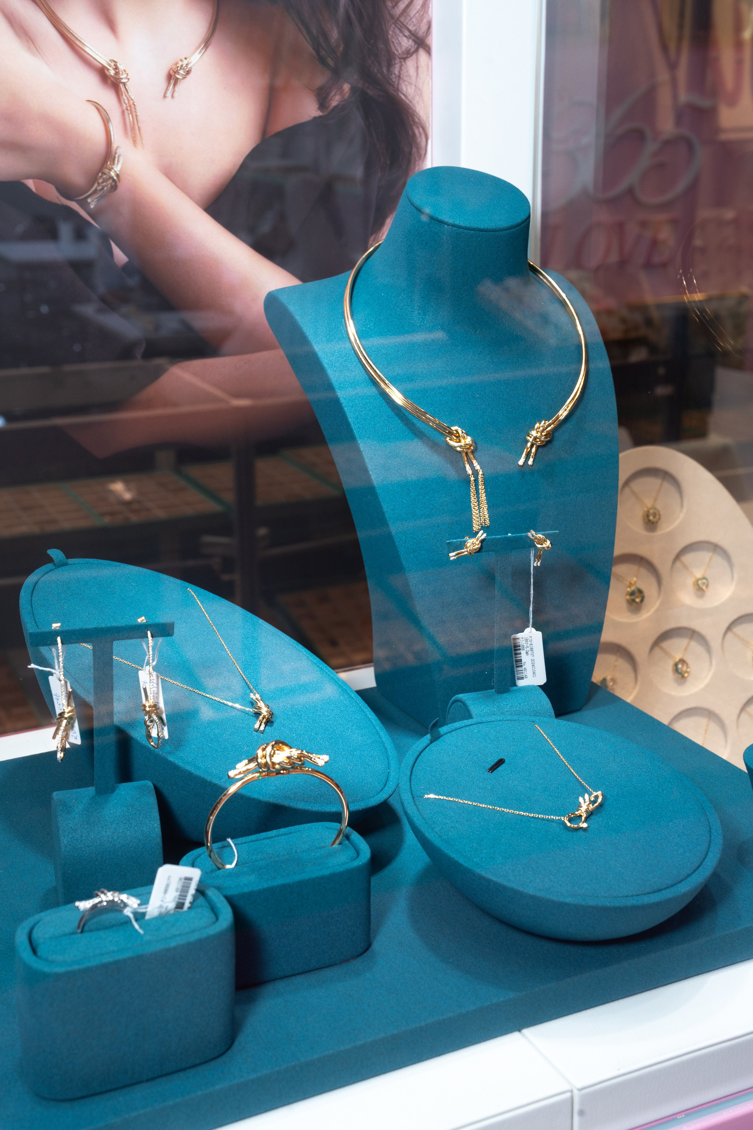 FOREVER5JEWELS. PHOTOGRAPHER IN HONG KONG (WEDDING, FASHION, FAMILY, EVENTS)