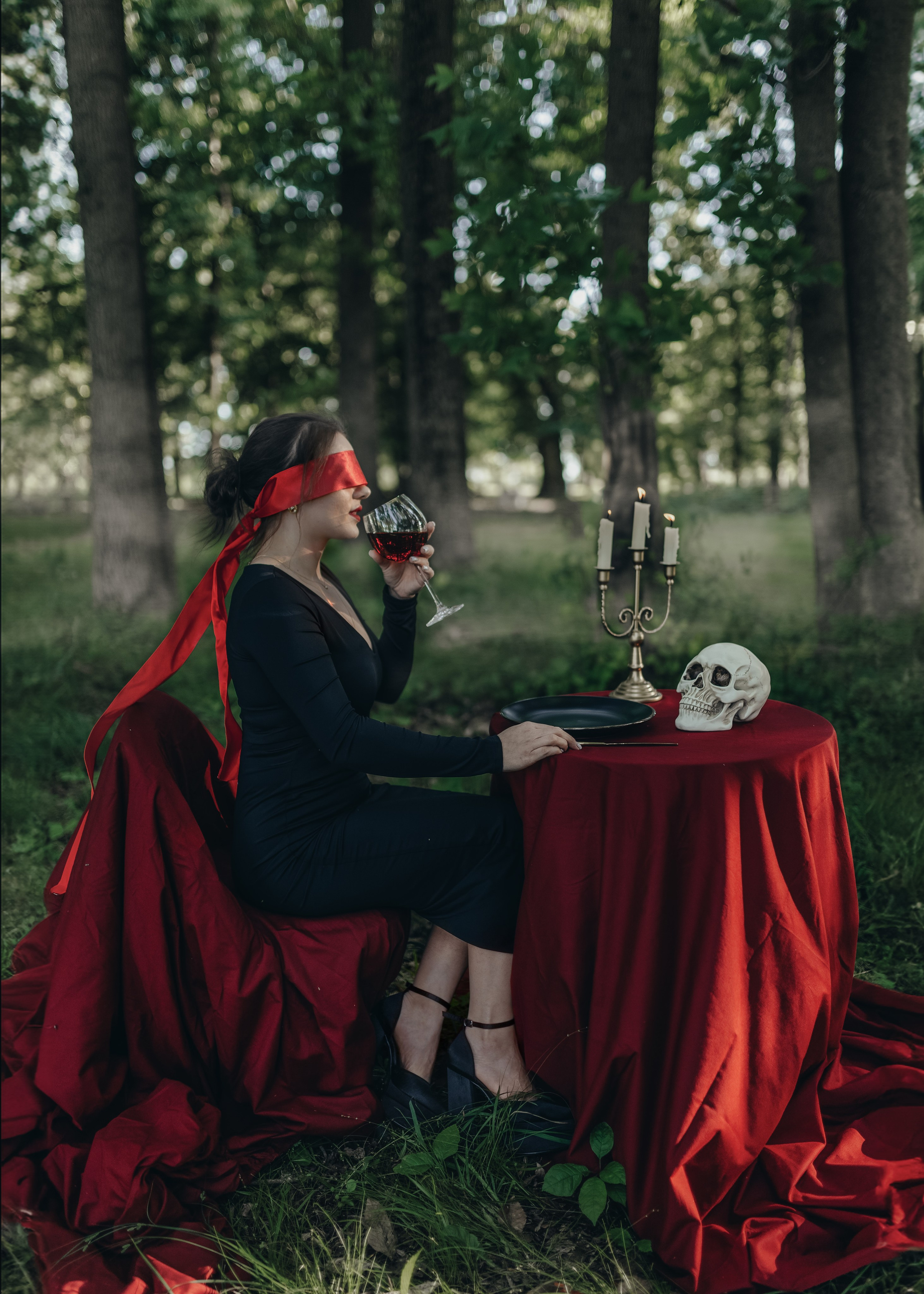 Deadly Dinner. Women’s photographer Anastasiya Vinichenka