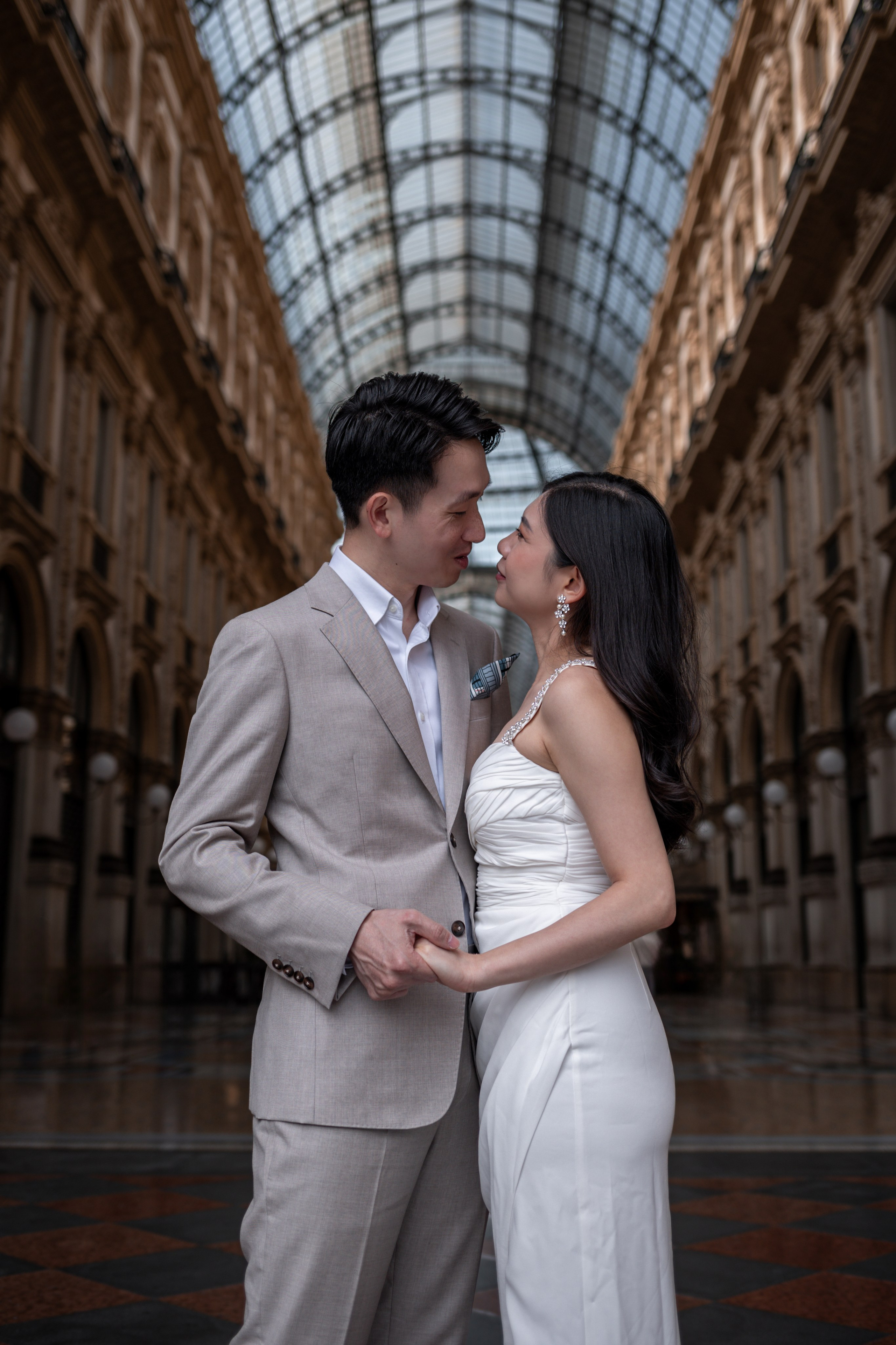 Walk in Milan. Photographer in Milan |Mila Pro Photo