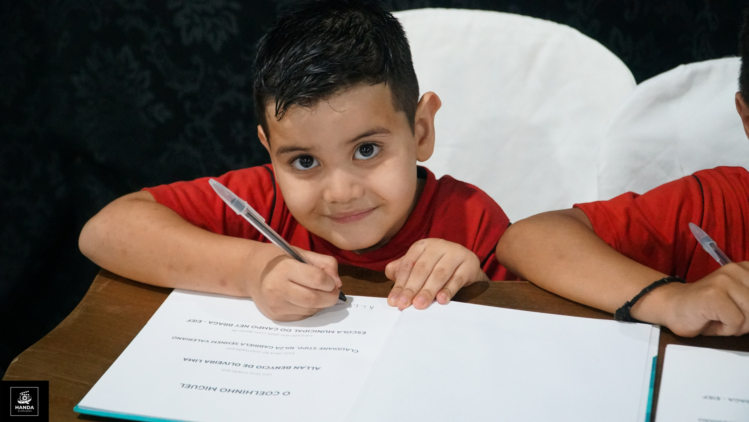 Noite autógrafos colégio Aurélio Buarque de Holanda. Handa Produções