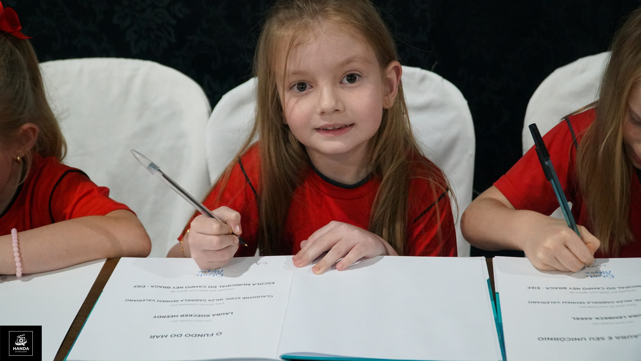 Noite autógrafos colégio Aurélio Buarque de Holanda. Handa Produções