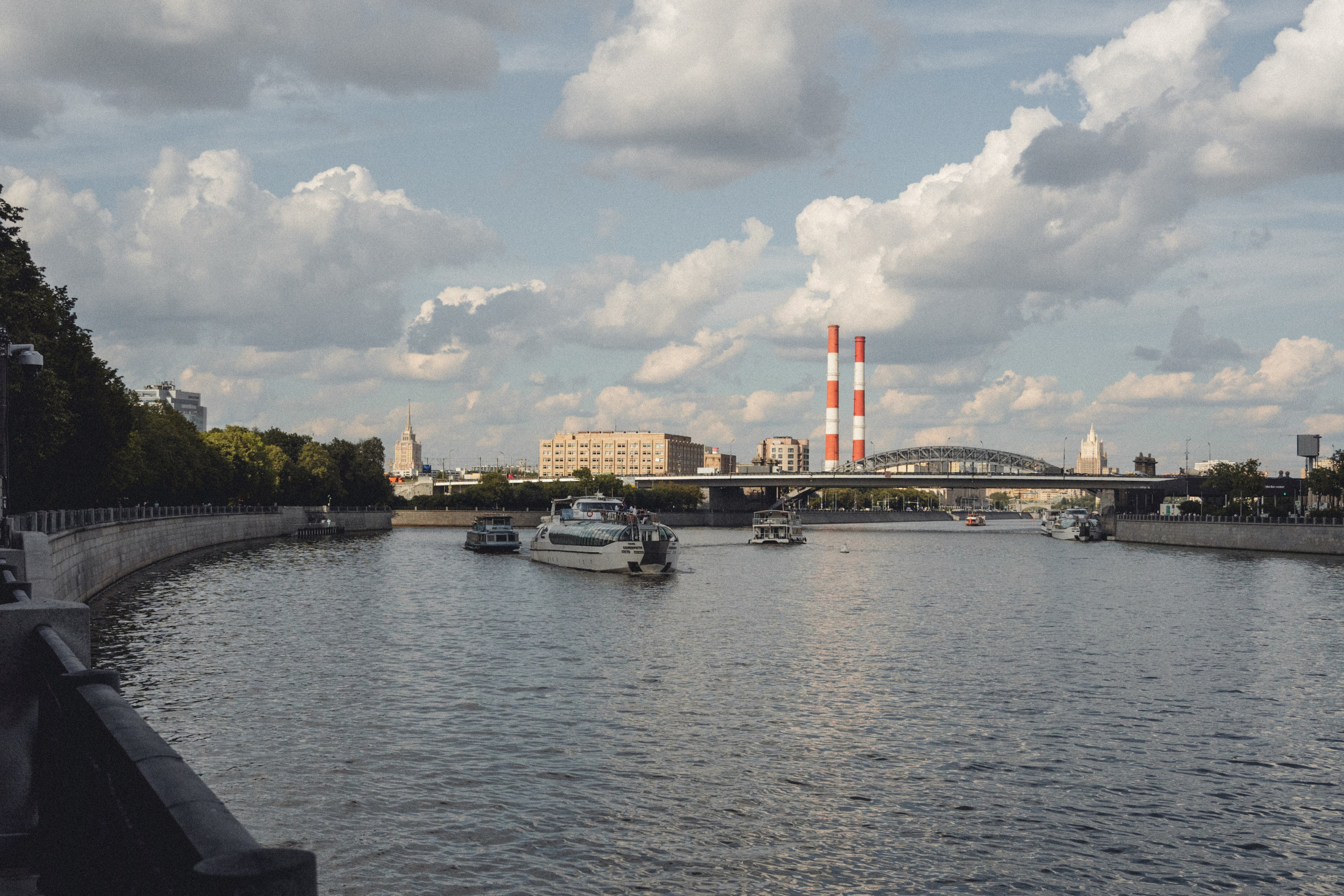 Воробьевы Горы. Photographe sur Cote d’Azur. Portraits de familles, couples, enfants, événements