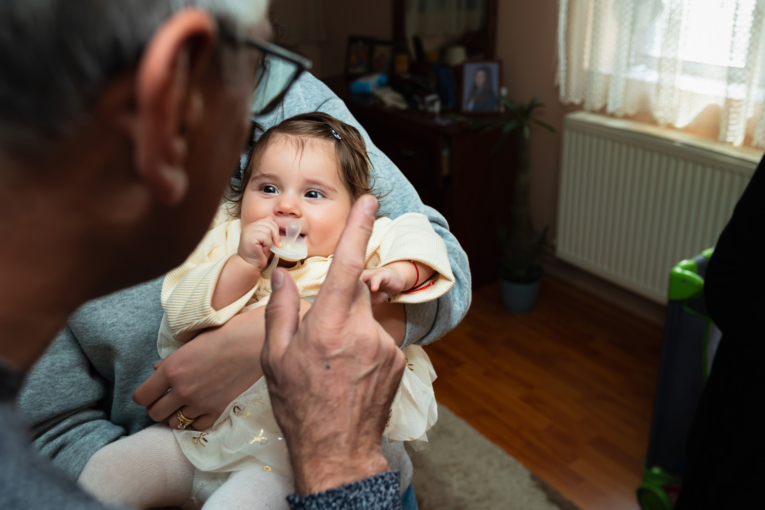 Thea. Ionut Brehuescu — Fotograf