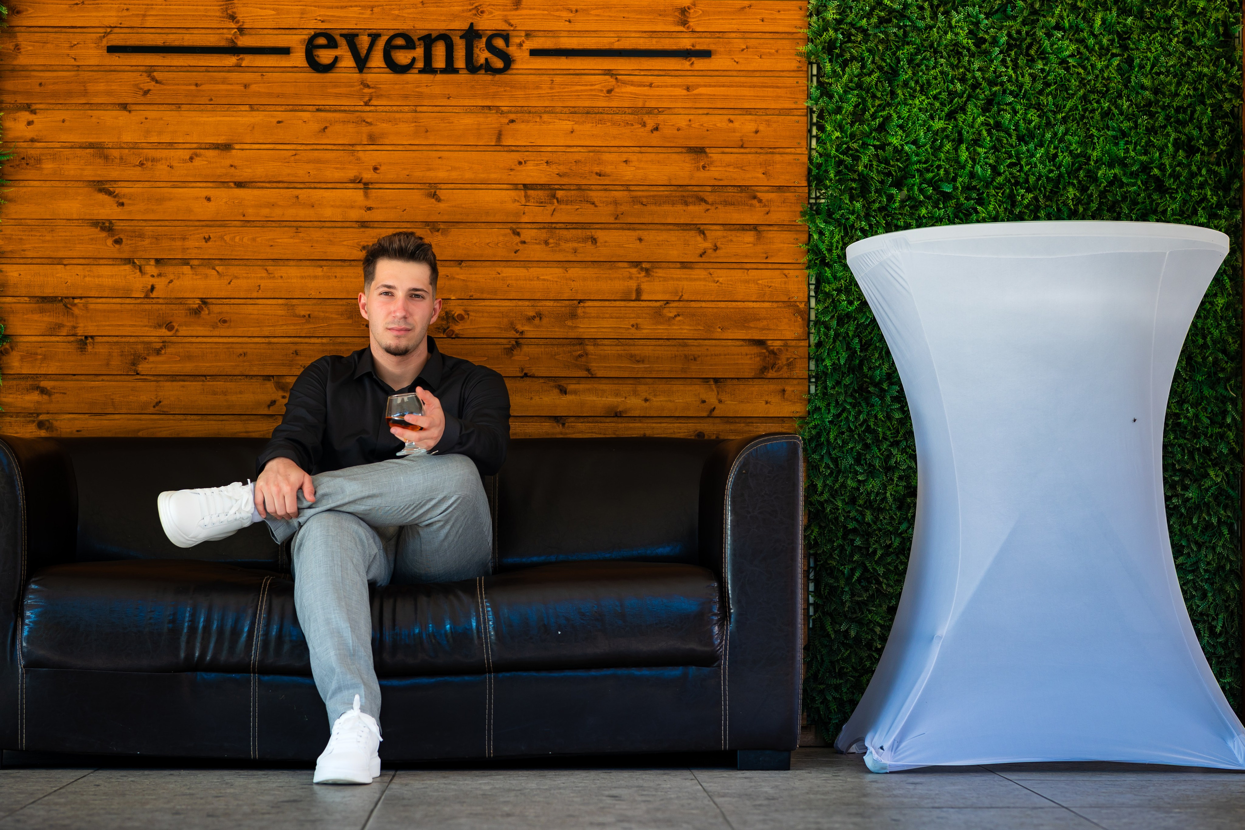 Majorat Denis. Ionut Brehuescu — Fotograf