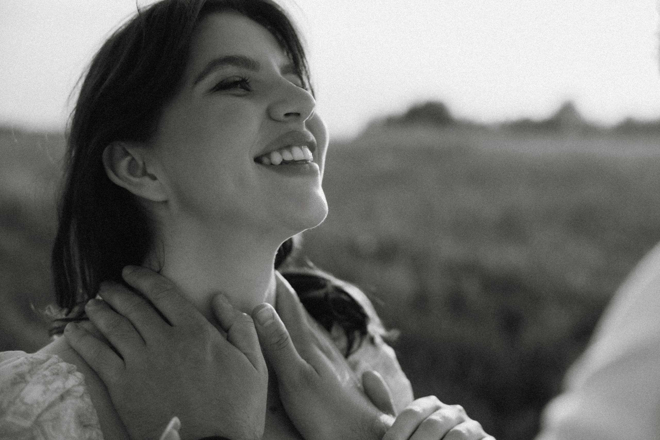 Lera & Maksim | laukimo fotosesija pievoje saulei besileidžiant. Vestuvių ir šeimų fotografė Lena Bondarenko / belove photo