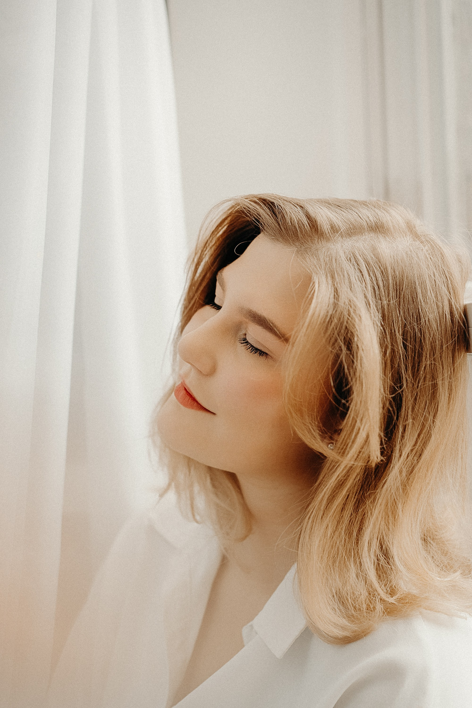 Photos of a little corgi and her owner. Portrait and wedding photographer in New York