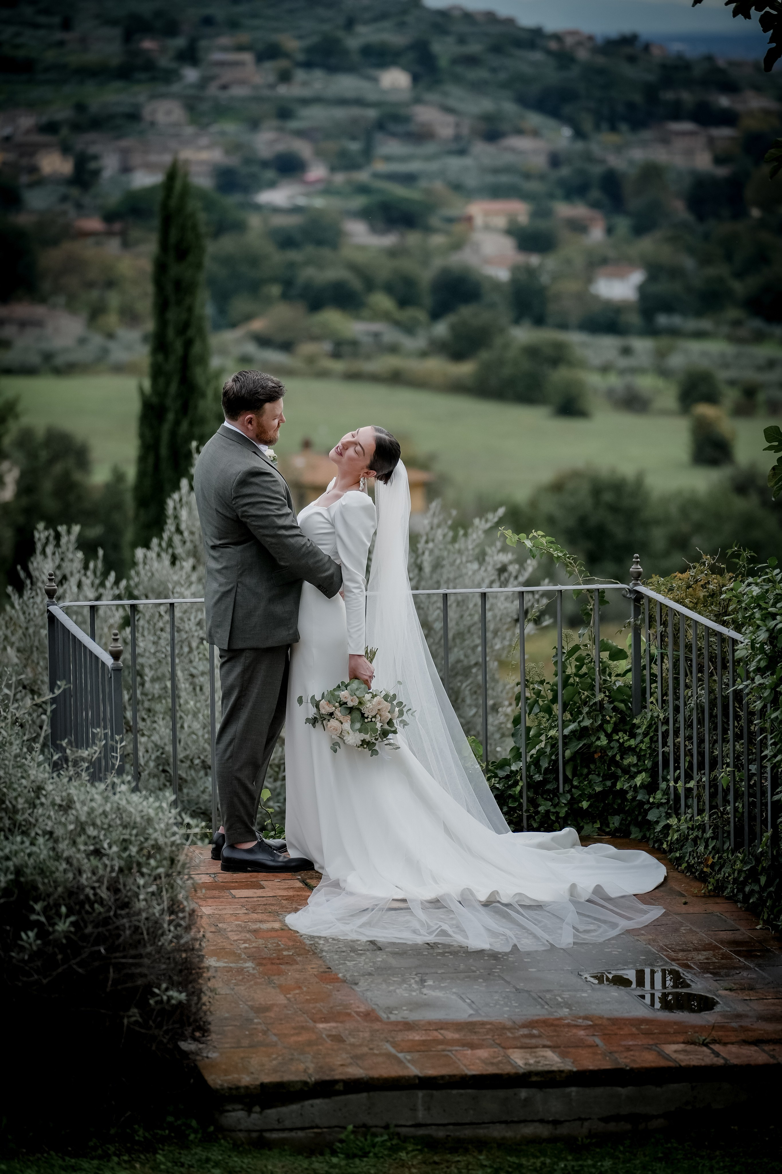 Elopment in Cortona. Villa Falconiere. Wedding Photographer in Italy