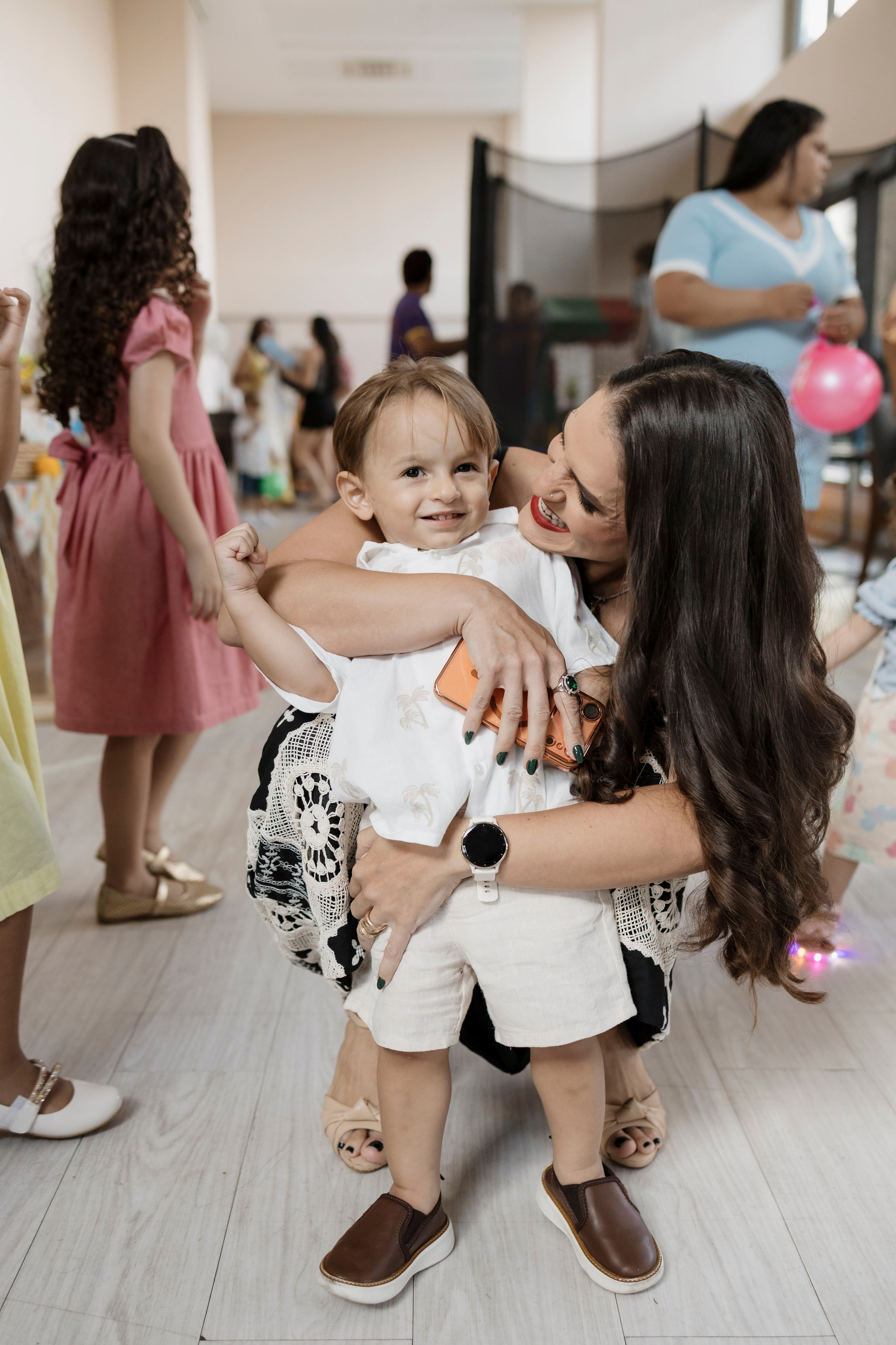 Aniversariante chegando para a comemoração