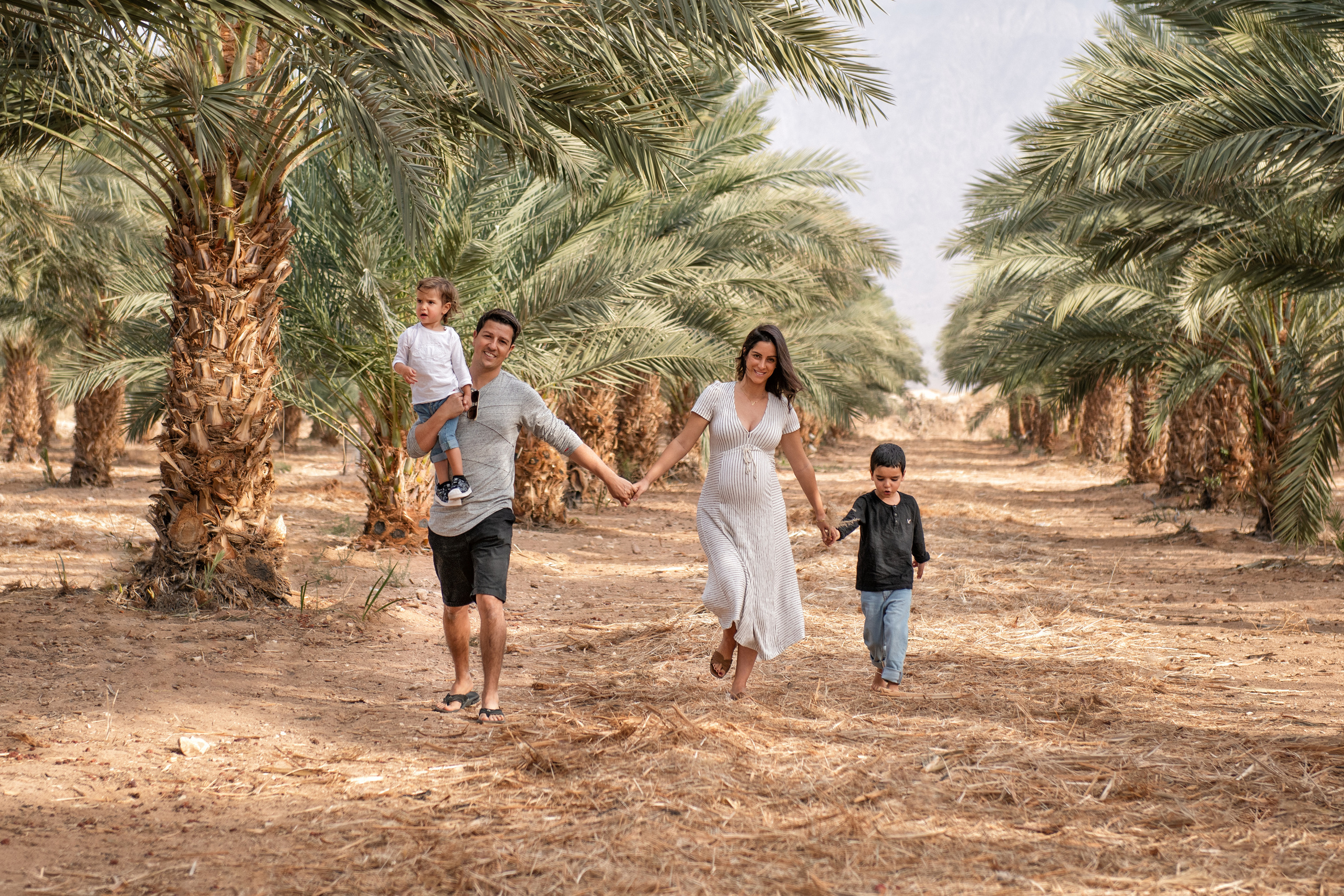 Family children pregnancy love stories photographer in Eilat Israel Olga Amchislavsky