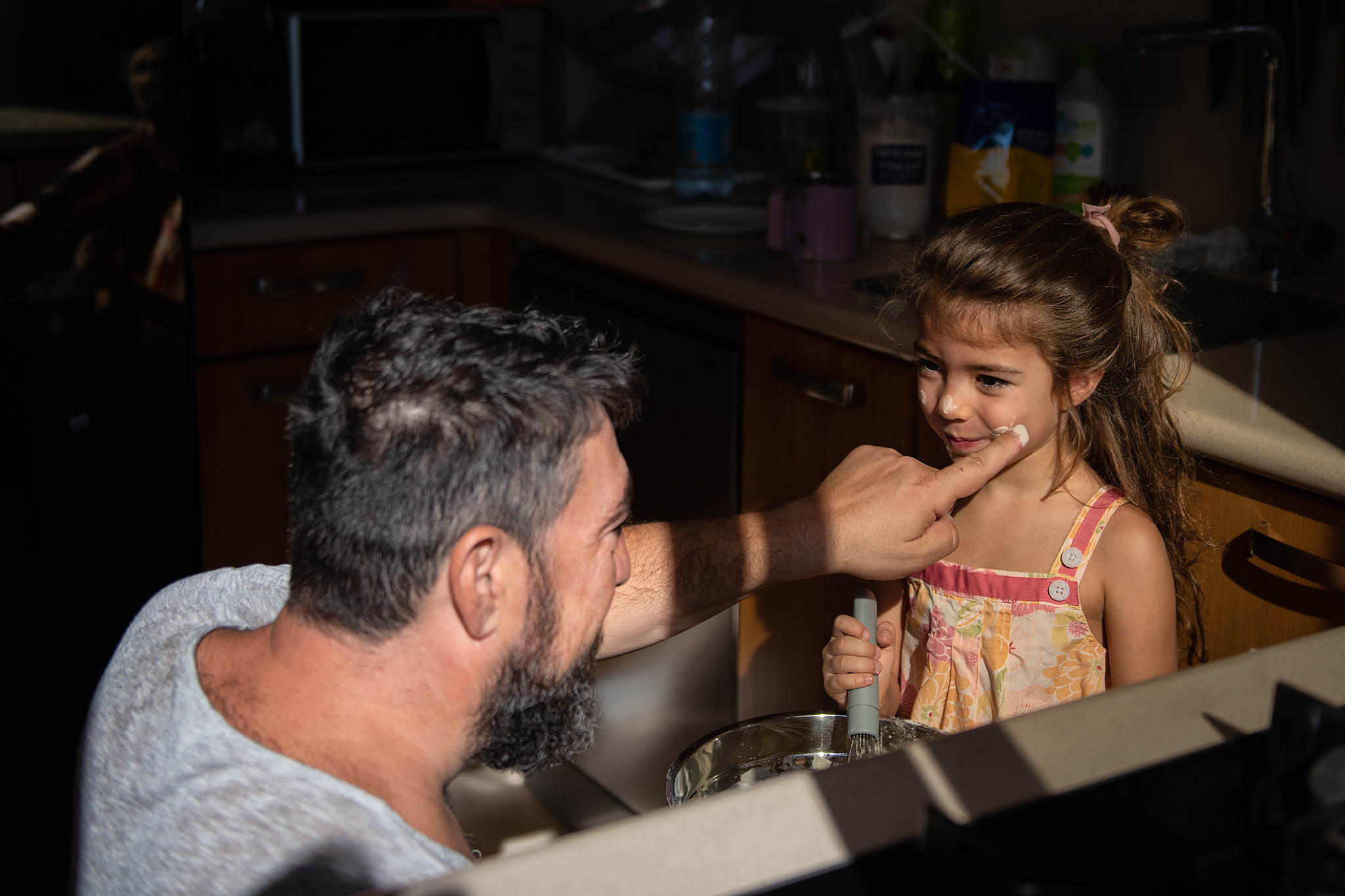 Family photoshooting at home. צלמת משפחה ילדים הריון וסיפורי אהבה באילת ישראל אולגה אמצ'יסלבסקי