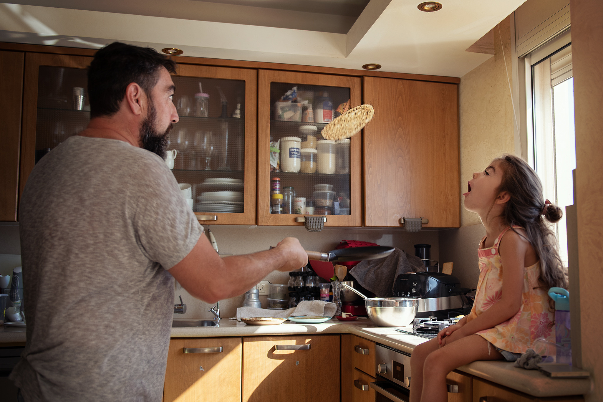 Family photoshooting at home. צלמת משפחה ילדים הריון וסיפורי אהבה באילת ישראל אולגה אמצ'יסלבסקי