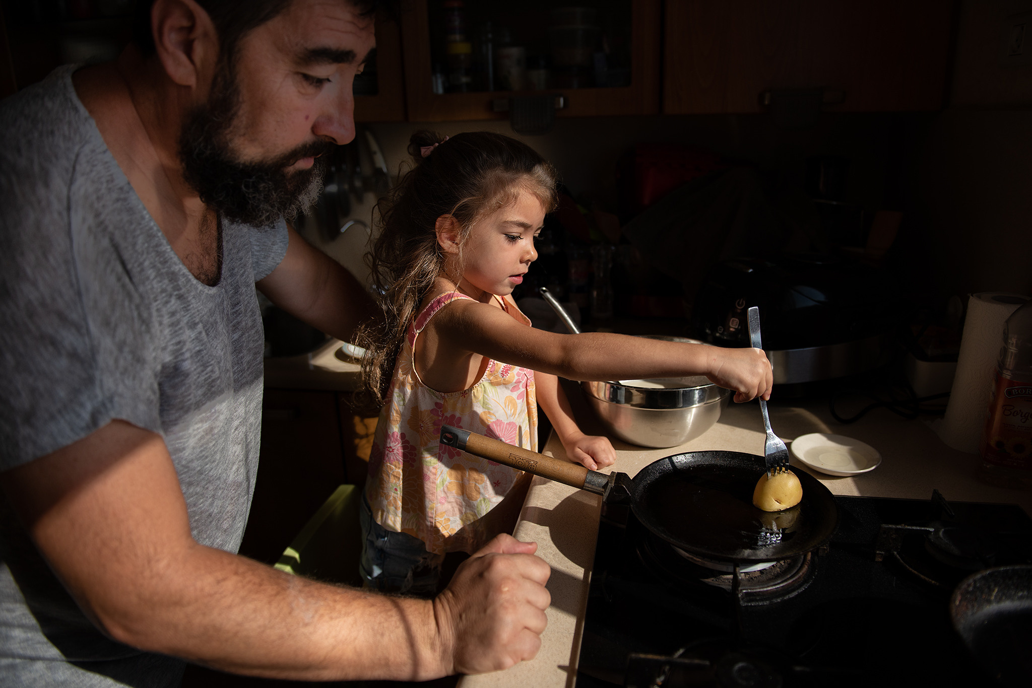 Family photoshooting at home. צלמת משפחה ילדים הריון וסיפורי אהבה באילת ישראל אולגה אמצ'יסלבסקי