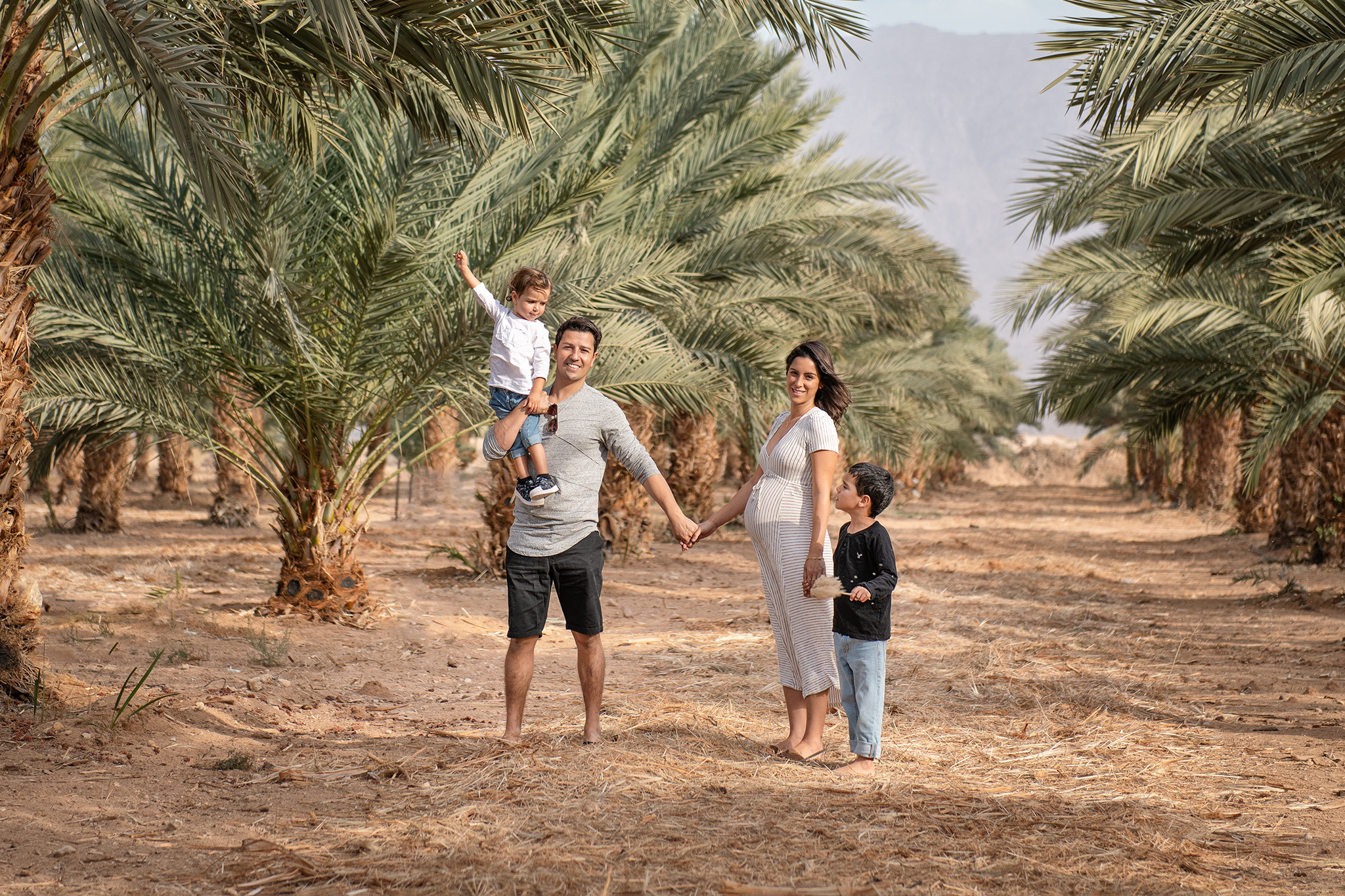 Family and pregnancy photoshooting for Avishag and her family in kibbutz Elifaz. צלמת משפחה ילדים הריון וסיפורי אהבה באילת ישראל אולגה אמצ'יסלבסקי