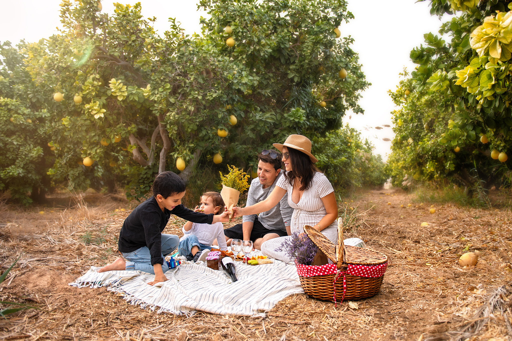 Family and pregnancy photoshooting for Avishag and her family in kibbutz Elifaz. צלמת משפחה ילדים הריון וסיפורי אהבה באילת ישראל אולגה אמצ'יסלבסקי