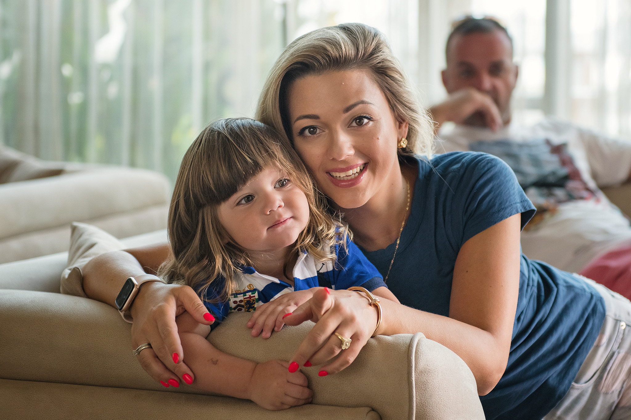 Family mini-photoshooting in a hotel lobby for Natalia and Tomer. צלמת משפחה ילדים הריון וסיפורי אהבה באילת ישראל אולגה אמצ'יסלבסקי