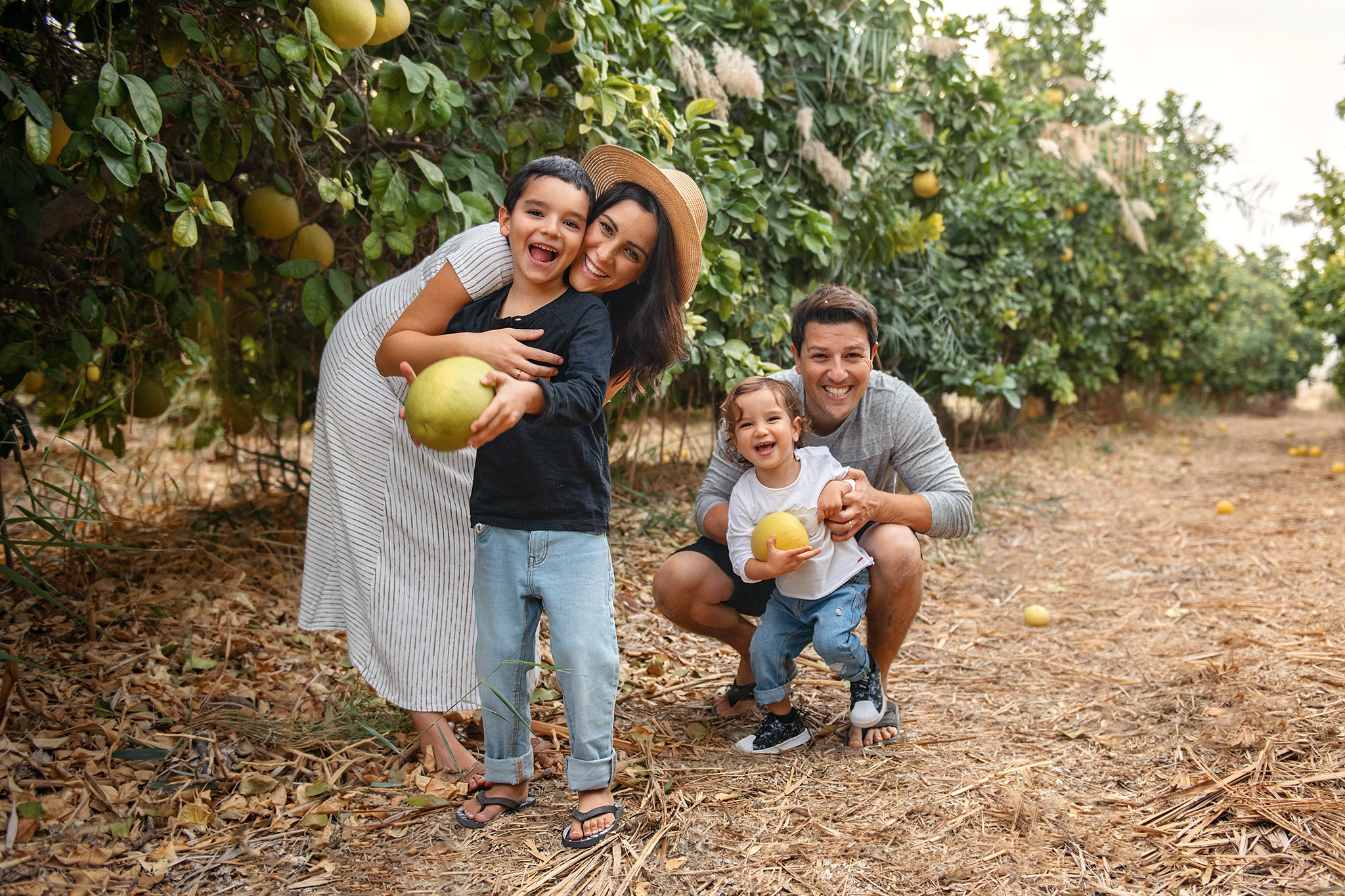 Family and pregnancy photoshooting for Avishag and her family in kibbutz Elifaz. צלמת משפחה ילדים הריון וסיפורי אהבה באילת ישראל אולגה אמצ'יסלבסקי