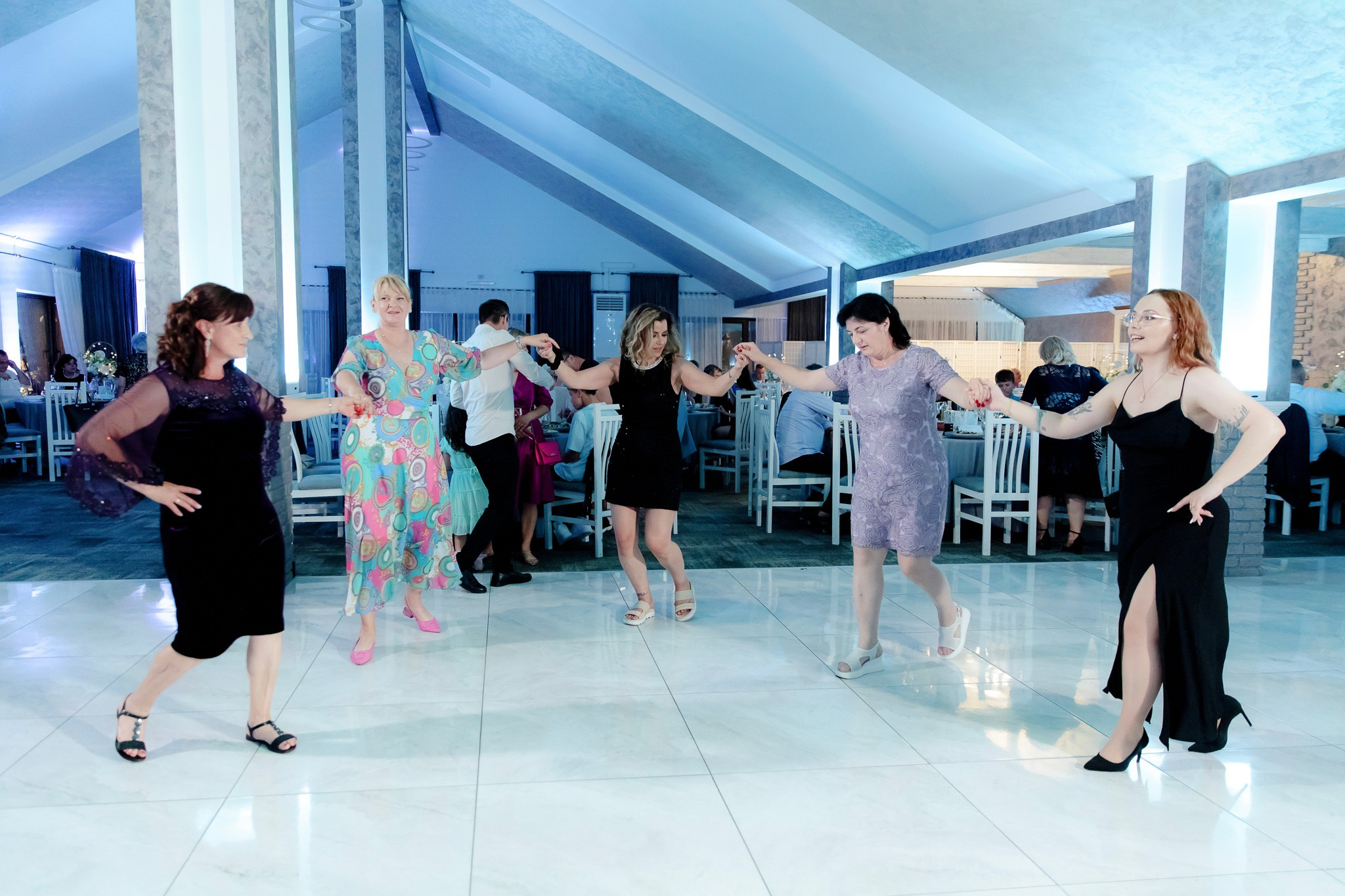 Ioana & Ionuț | Nuntă de poveste la Păstrăvăria Poiana din Mălini județul Suceava. Servicii foto-video profesionale, pentru momente de neuitat