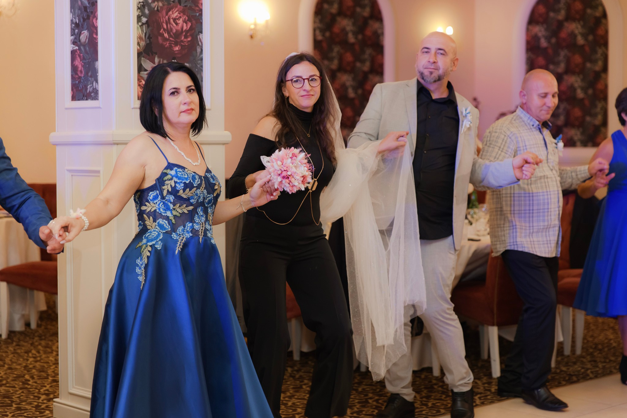 Mihai & Oana. Servicii foto-video profesionale, pentru momente de neuitat