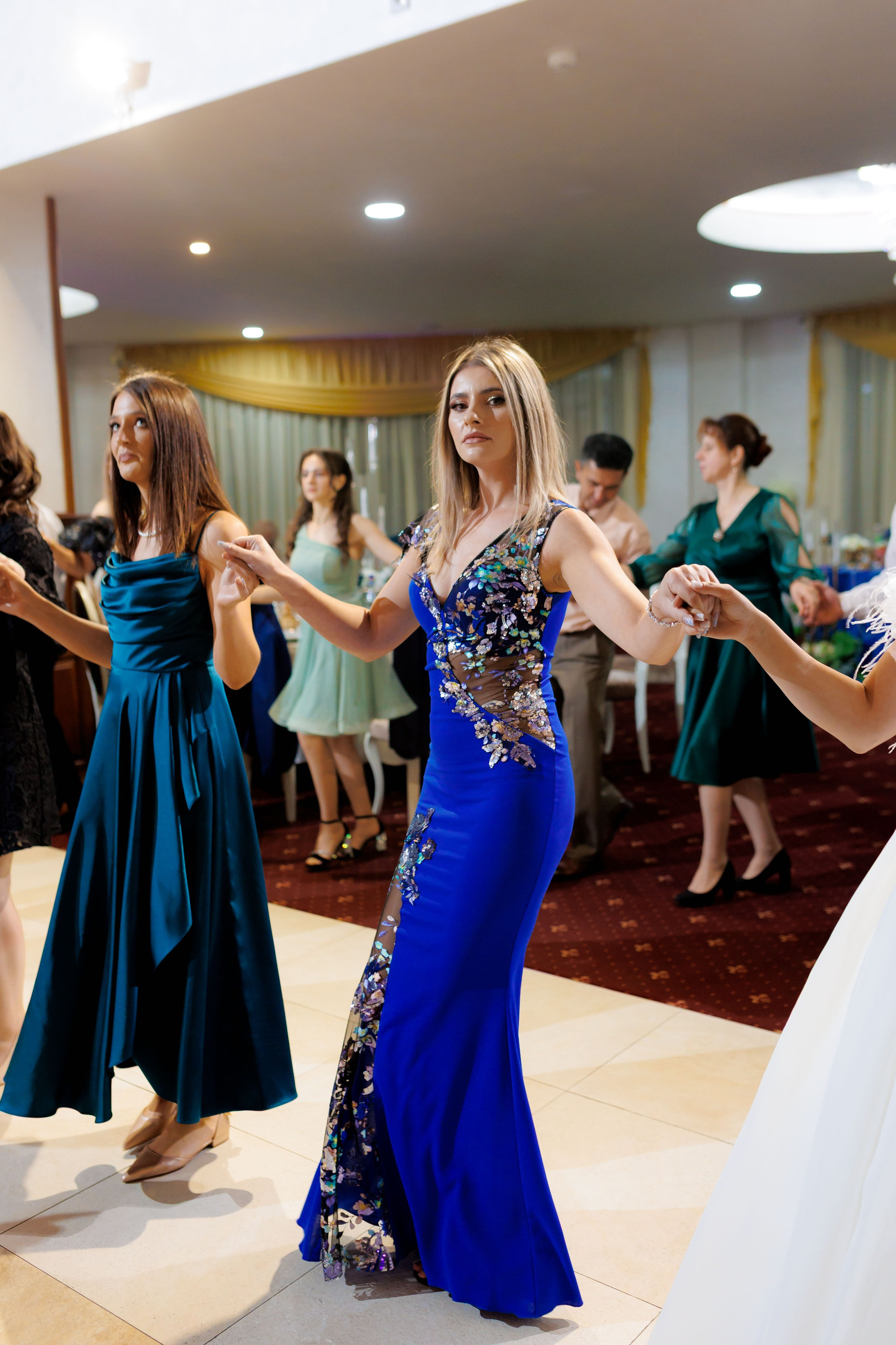Loredana & Emilian – Ziua Nunții | Videografie - fotografie Botez Suceava, Iași, Botoșani. Servicii foto-video profesionale, pentru momente de neuitat