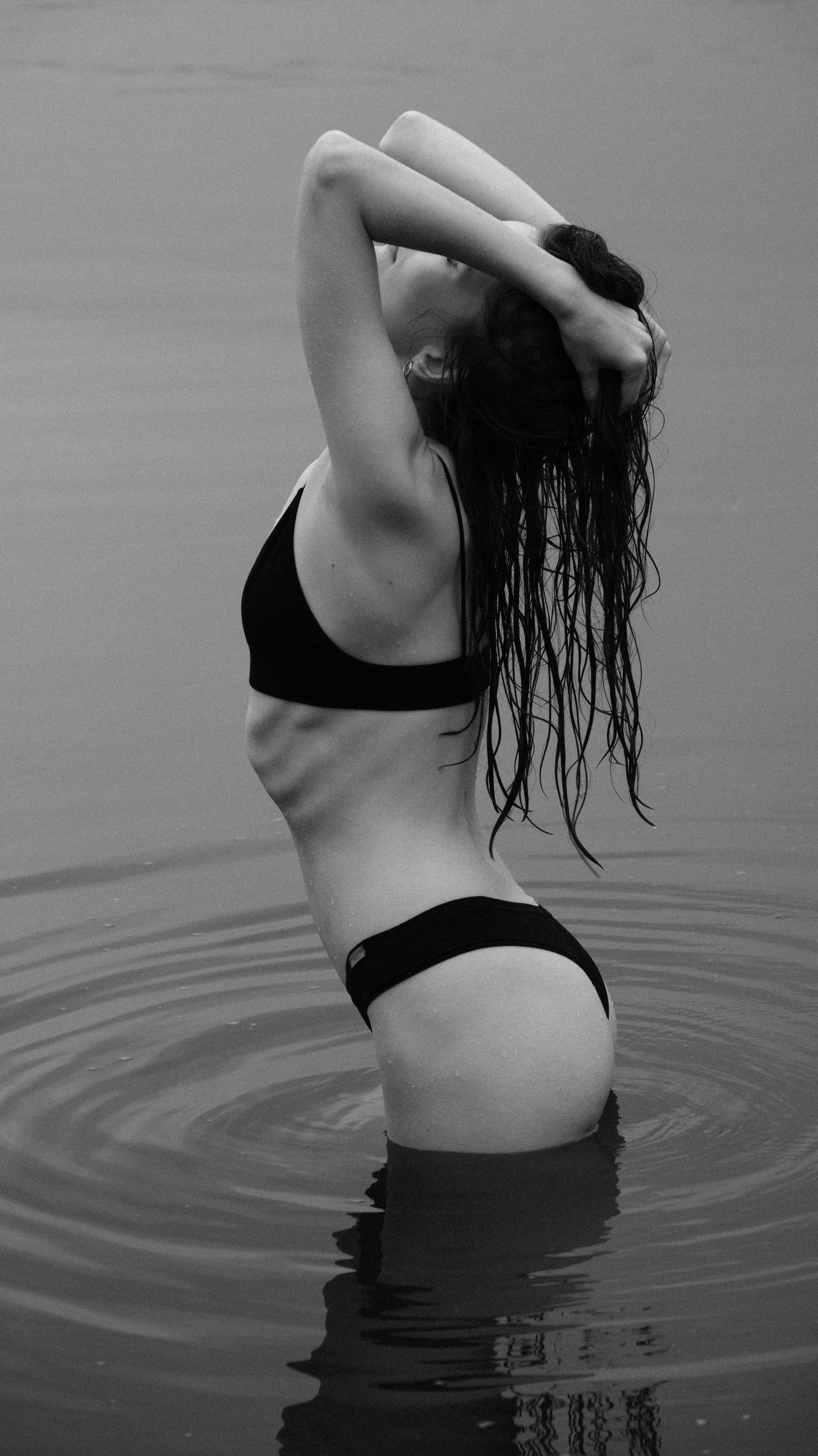 Liquid body // Kate. Bleeding Fin photostock