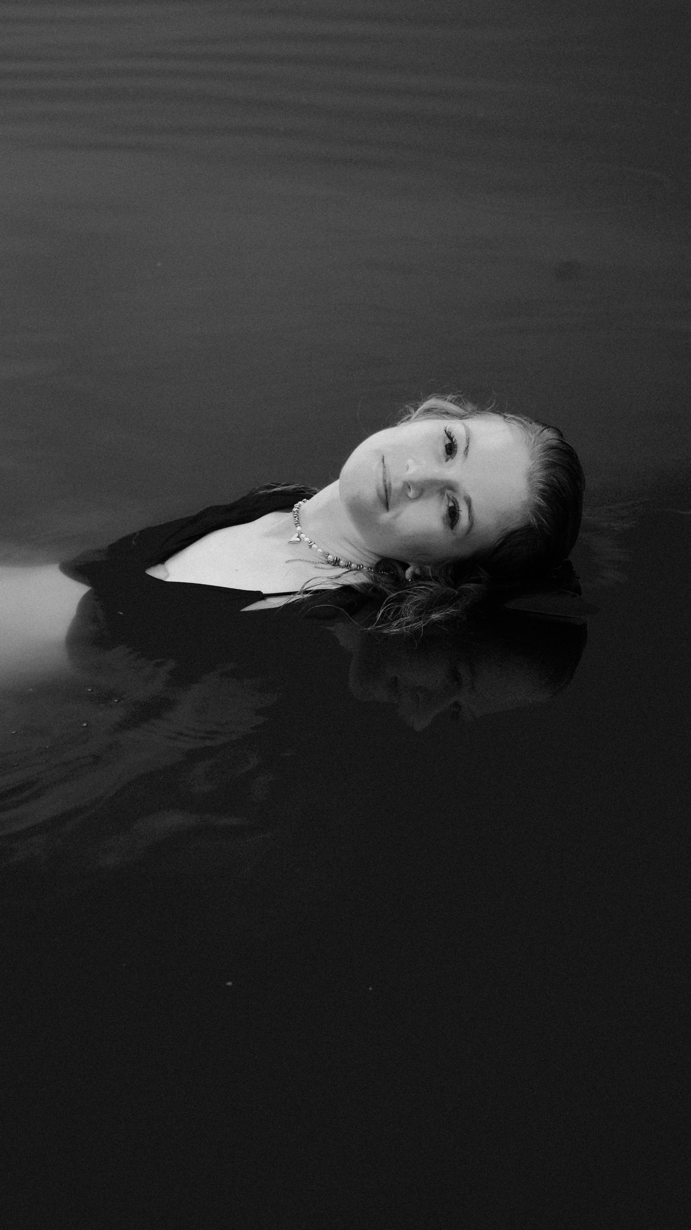 Liquid body // Kate. Bleeding Fin photostock